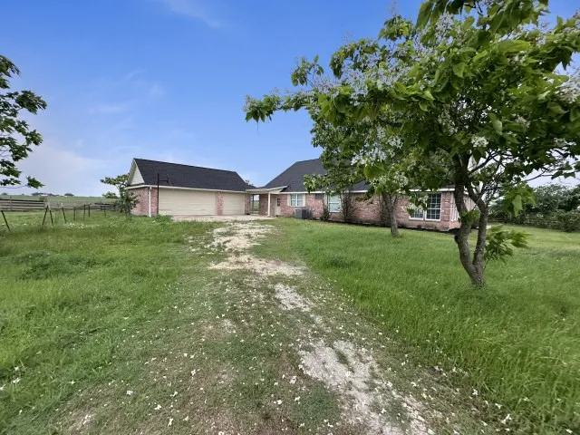 Single Family Residence For Sale in Navarro County , 9652 County Road 4360, Frost, Texas 76641, 3 Bedrooms, 2 Bathrooms, 3 Garage spaces, 2,995 Sqft, built in 2000, Price $415,000, mls#21283165, Real Estate Agent in Frost, Homes For Sale in Navarro county, Homes For Sale in Frost, Realtor in Frost Texas, Real Estate Brokerage Independent Realty Texas, Luminita Cordes Realtor