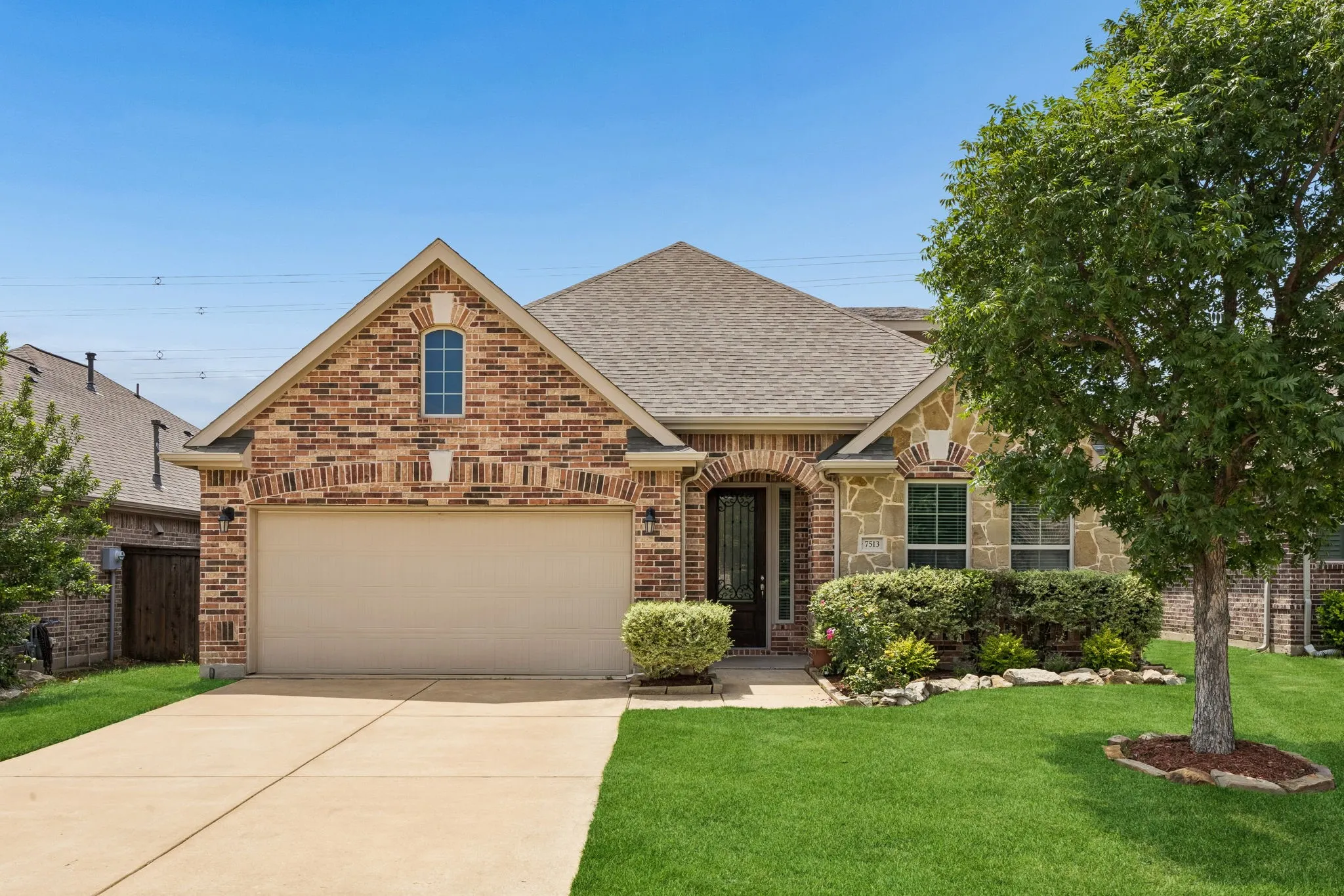 Single Family Residence For Sale in Collin County , 7513 Comal River Trace, Mc Kinney, Texas 75071, 3 Bedroom, 3 Bathroom, 2 Garage spaces, 2,394 Sqft, built in 2016, mls#21276557, Real Estate Agent in Mc Kinney, Homes For Sale in Collin county, Homes For Sale in Mc Kinney, Realtor in Mc Kinney Texas, Real Estate Brokerage Independent Realty Texas, Luminita Cordes Realtor
