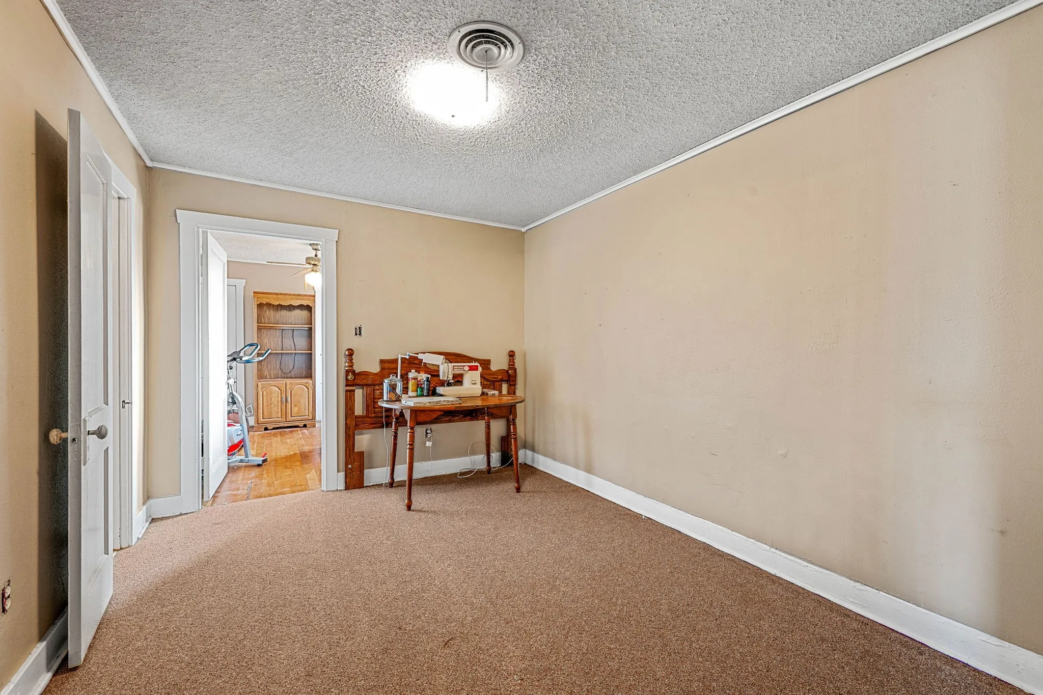 Single Family Residence For Sale in Comanche County , 7450 E Highway 6 3, De Leon, Texas 76444, 4 Bedroom, 3 Bathroom, Garage spaces, 2,098 Sqft, built in 1957, mls#21283179, Real Estate Agent in De Leon, Homes For Sale in Comanche county, Homes For Sale in De Leon, Realtor in De Leon Texas, Real Estate Brokerage Independent Realty Texas, Luminita Cordes Realtor