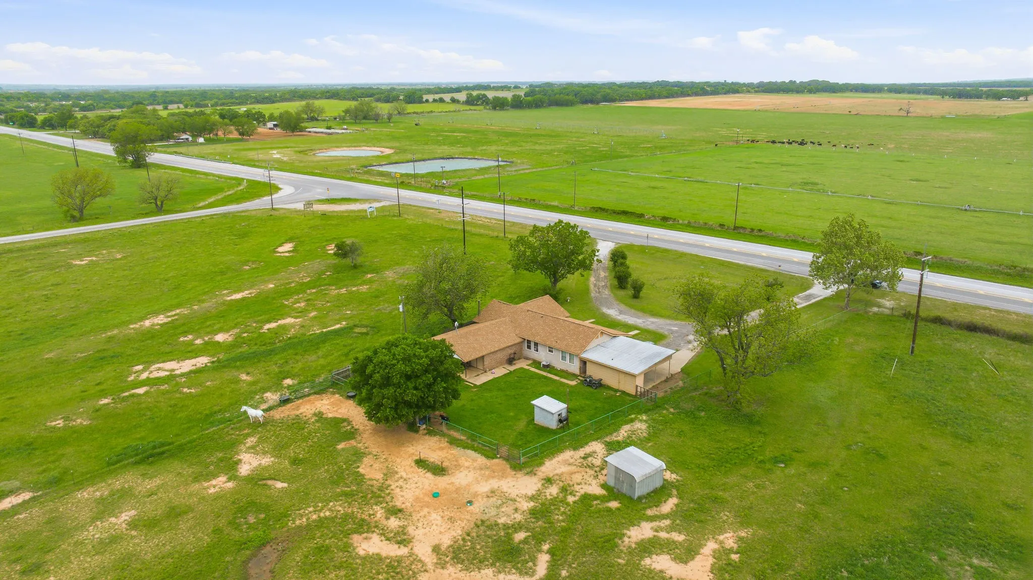 Single Family Residence For Sale in Comanche County , 7450 E Highway 6 3, De Leon, Texas 76444, 4 Bedroom, 3 Bathroom, Garage spaces, 2,098 Sqft, built in 1957, mls#21283179, Real Estate Agent in De Leon, Homes For Sale in Comanche county, Homes For Sale in De Leon, Realtor in De Leon Texas, Real Estate Brokerage Independent Realty Texas, Luminita Cordes Realtor