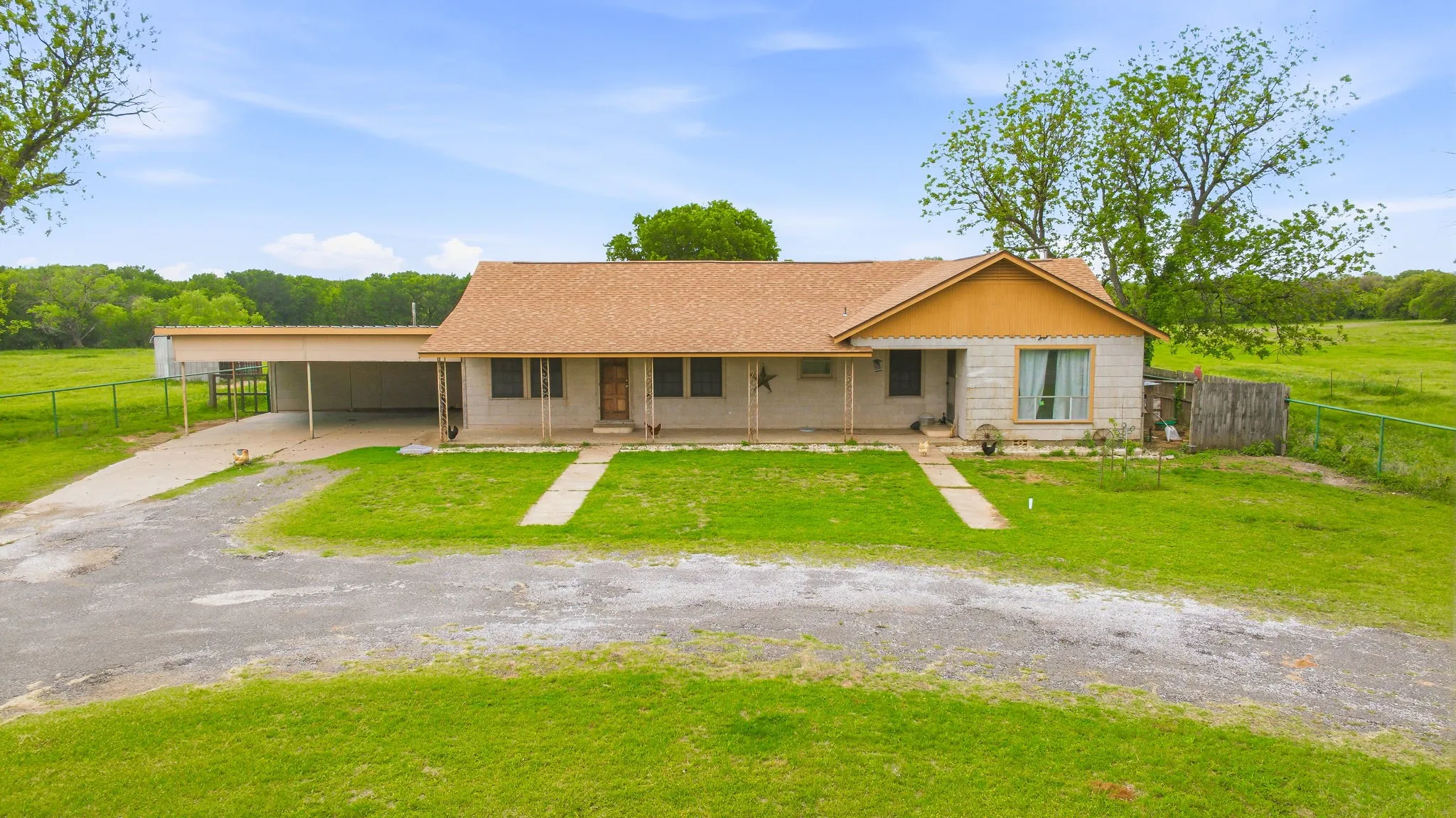 Single Family Residence For Sale in Comanche County , 7450 E Highway 6 3, De Leon, Texas 76444, 4 Bedroom, 3 Bathroom, Garage spaces, 2,098 Sqft, built in 1957, mls#21283179, Real Estate Agent in De Leon, Homes For Sale in Comanche county, Homes For Sale in De Leon, Realtor in De Leon Texas, Real Estate Brokerage Independent Realty Texas, Luminita Cordes Realtor