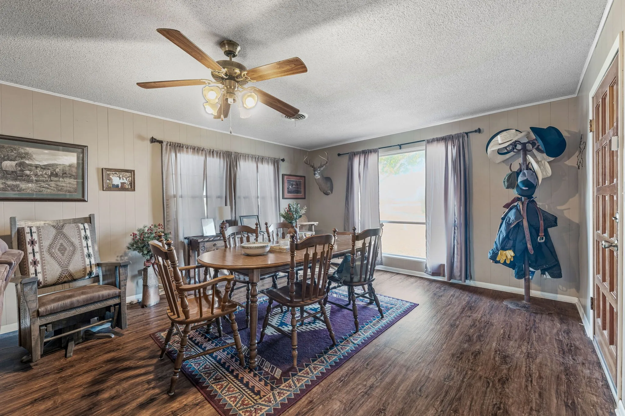 Single Family Residence For Sale in Comanche County , 7450 E Highway 6 3, De Leon, Texas 76444, 4 Bedroom, 3 Bathroom, Garage spaces, 2,098 Sqft, built in 1957, mls#21283179, Real Estate Agent in De Leon, Homes For Sale in Comanche county, Homes For Sale in De Leon, Realtor in De Leon Texas, Real Estate Brokerage Independent Realty Texas, Luminita Cordes Realtor