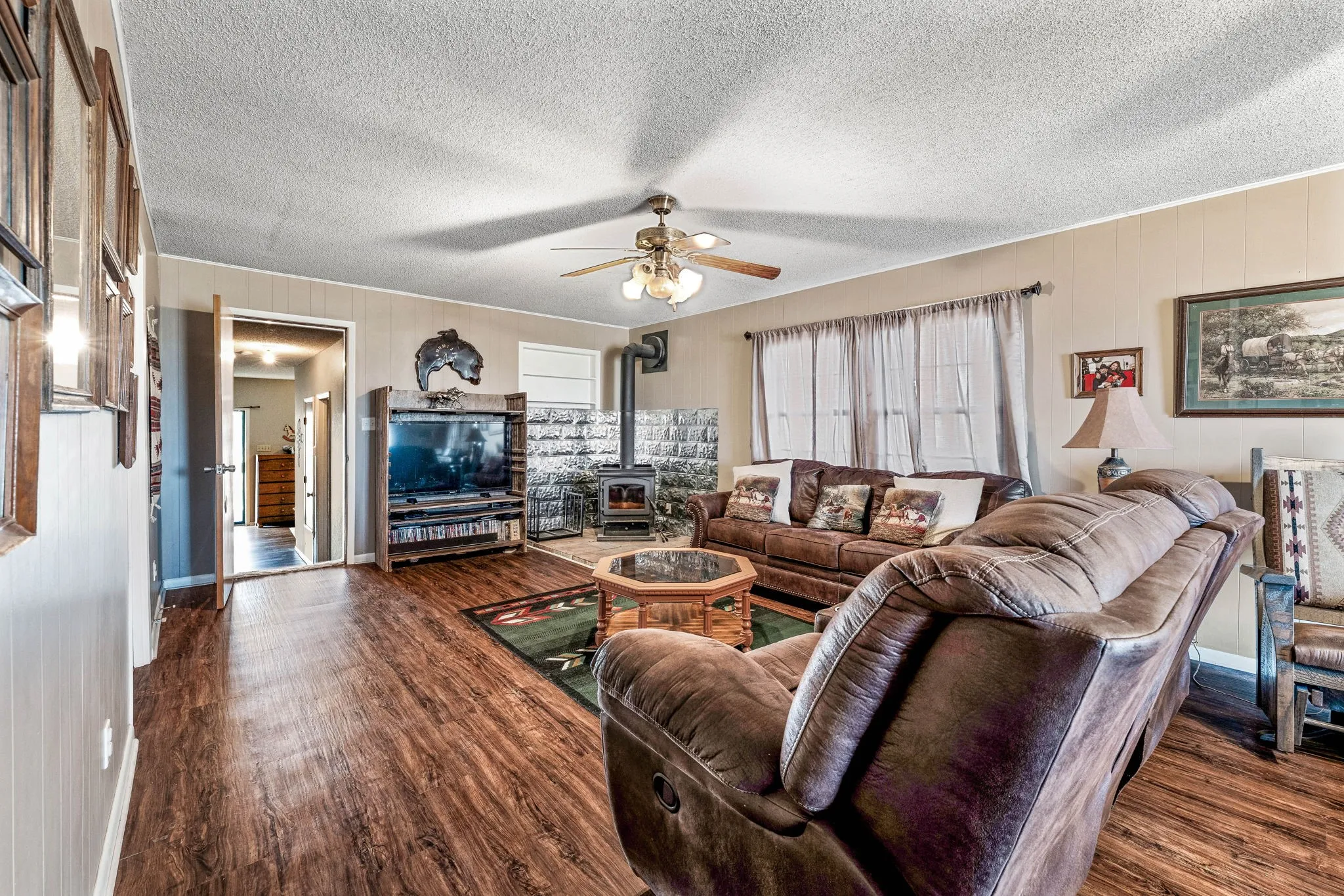 Single Family Residence For Sale in Comanche County , 7450 E Highway 6 3, De Leon, Texas 76444, 4 Bedroom, 3 Bathroom, Garage spaces, 2,098 Sqft, built in 1957, mls#21283179, Real Estate Agent in De Leon, Homes For Sale in Comanche county, Homes For Sale in De Leon, Realtor in De Leon Texas, Real Estate Brokerage Independent Realty Texas, Luminita Cordes Realtor
