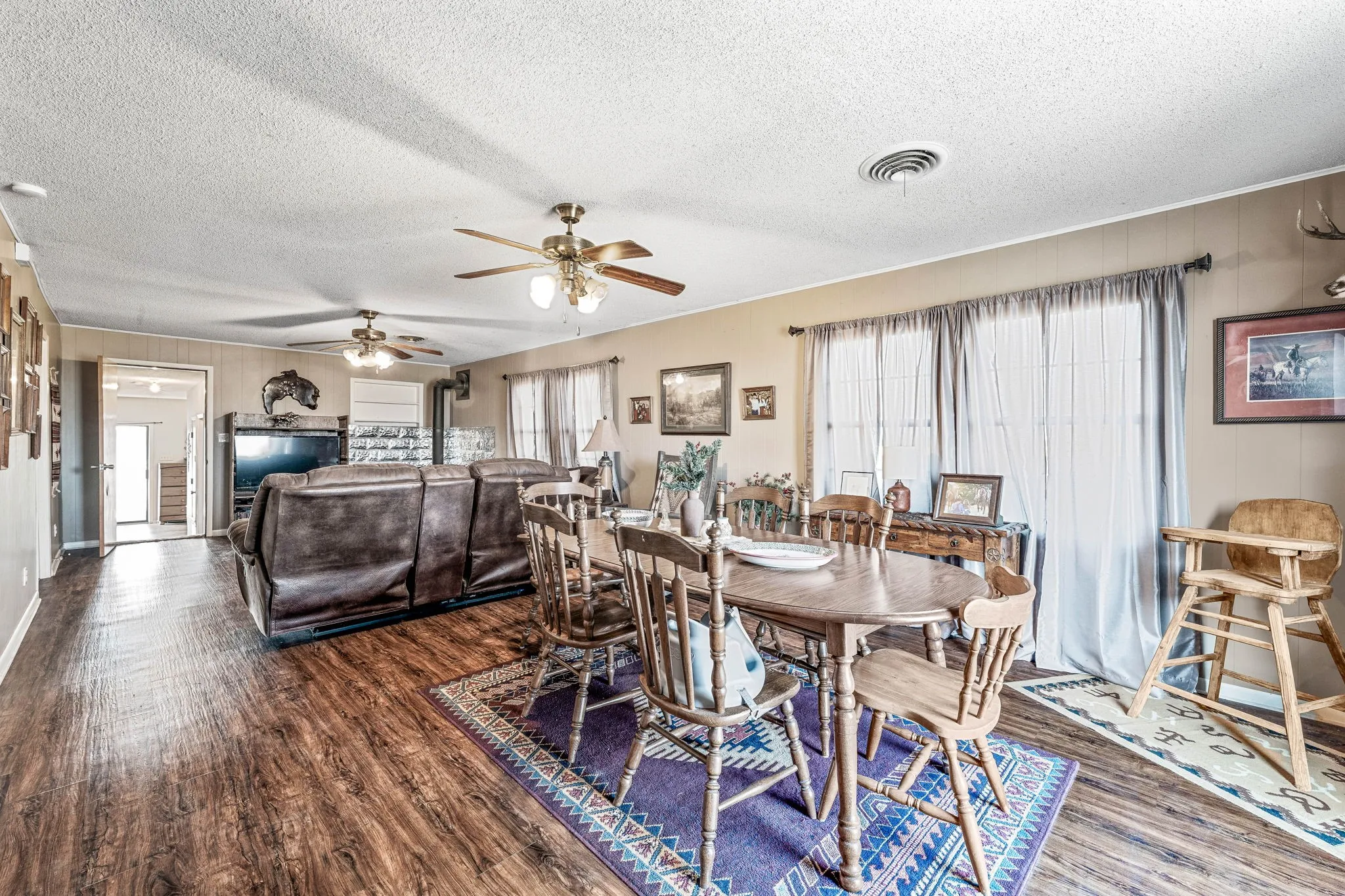 Single Family Residence For Sale in Comanche County , 7450 E Highway 6 3, De Leon, Texas 76444, 4 Bedroom, 3 Bathroom, Garage spaces, 2,098 Sqft, built in 1957, mls#21283179, Real Estate Agent in De Leon, Homes For Sale in Comanche county, Homes For Sale in De Leon, Realtor in De Leon Texas, Real Estate Brokerage Independent Realty Texas, Luminita Cordes Realtor