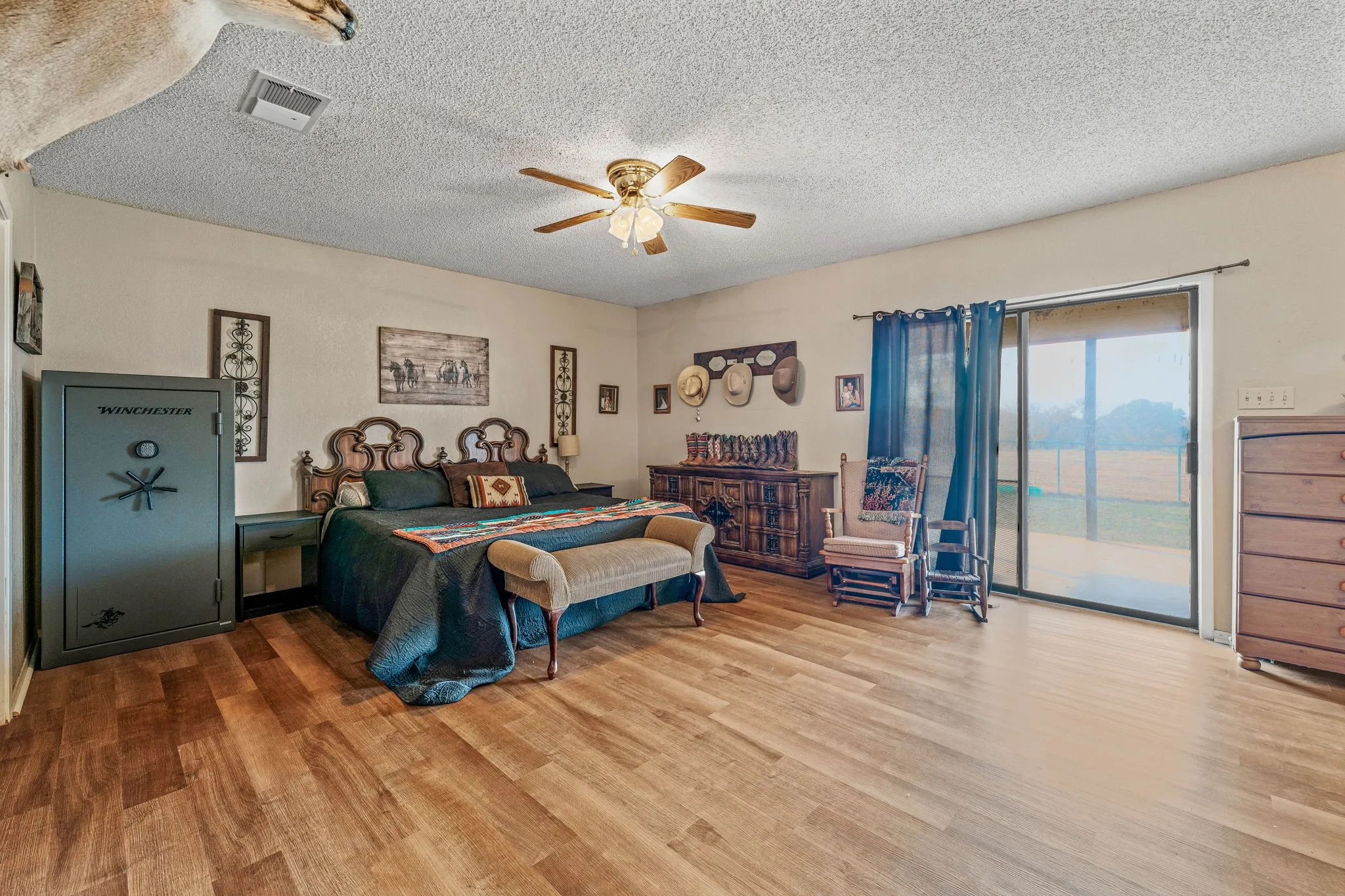 Single Family Residence For Sale in Comanche County , 7450 E Highway 6 3, De Leon, Texas 76444, 4 Bedroom, 3 Bathroom, Garage spaces, 2,098 Sqft, built in 1957, mls#21283179, Real Estate Agent in De Leon, Homes For Sale in Comanche county, Homes For Sale in De Leon, Realtor in De Leon Texas, Real Estate Brokerage Independent Realty Texas, Luminita Cordes Realtor