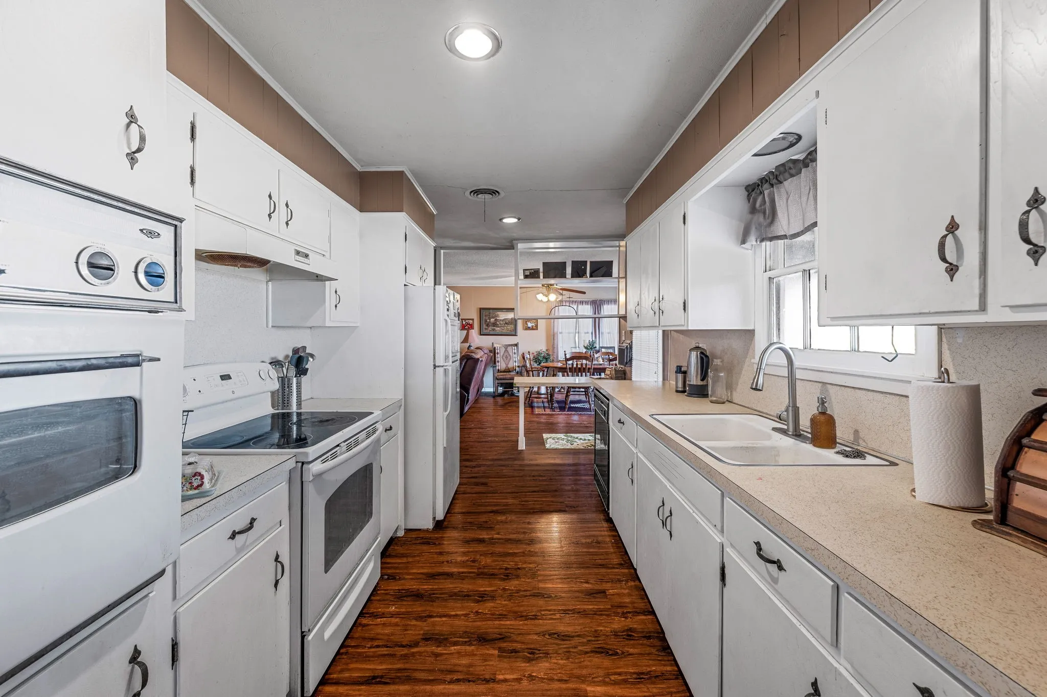 Single Family Residence For Sale in Comanche County , 7450 E Highway 6 3, De Leon, Texas 76444, 4 Bedroom, 3 Bathroom, Garage spaces, 2,098 Sqft, built in 1957, mls#21283179, Real Estate Agent in De Leon, Homes For Sale in Comanche county, Homes For Sale in De Leon, Realtor in De Leon Texas, Real Estate Brokerage Independent Realty Texas, Luminita Cordes Realtor