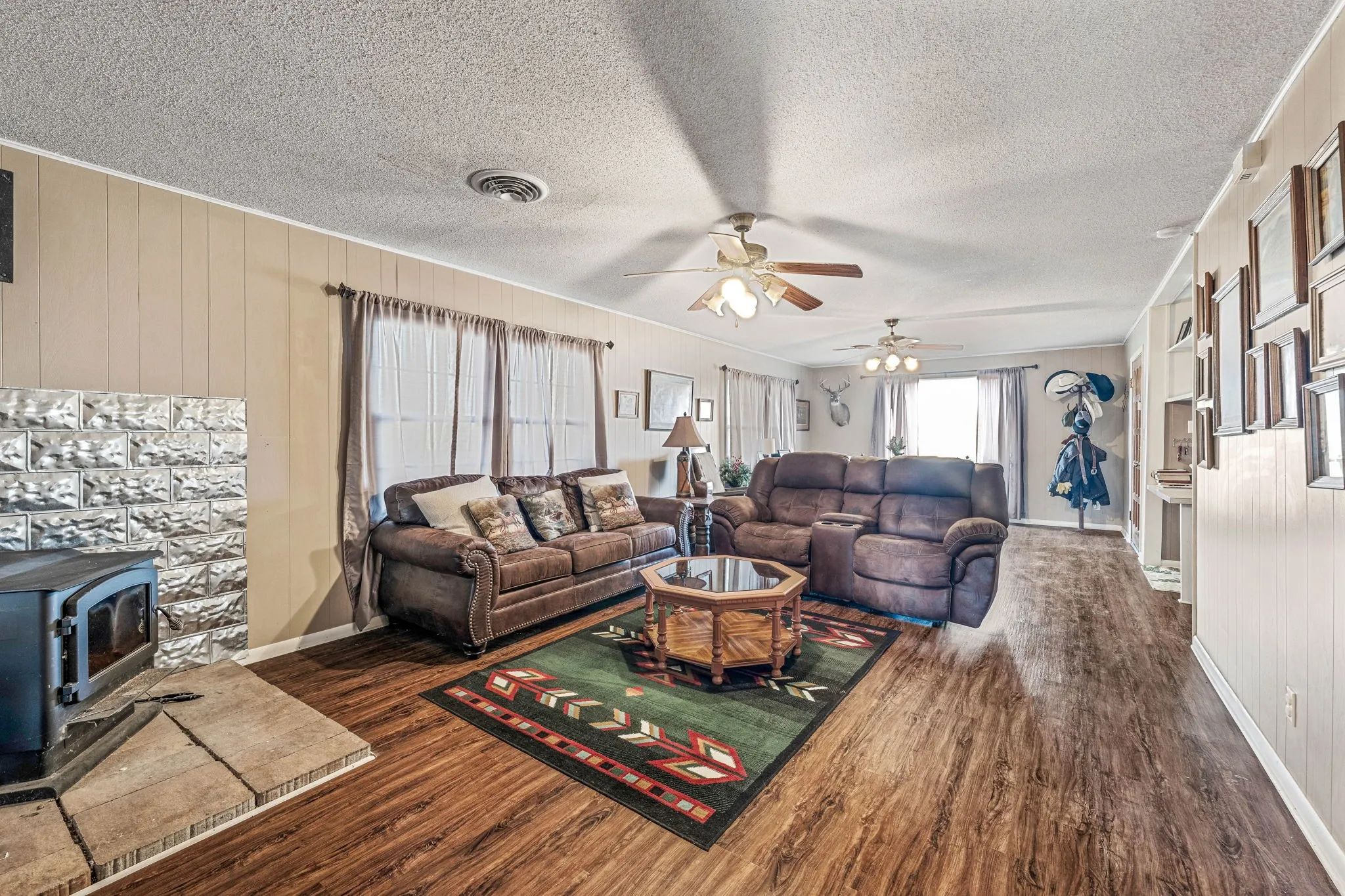 Single Family Residence For Sale in Comanche County , 7450 E Highway 6 3, De Leon, Texas 76444, 4 Bedroom, 3 Bathroom, Garage spaces, 2,098 Sqft, built in 1957, mls#21283179, Real Estate Agent in De Leon, Homes For Sale in Comanche county, Homes For Sale in De Leon, Realtor in De Leon Texas, Real Estate Brokerage Independent Realty Texas, Luminita Cordes Realtor