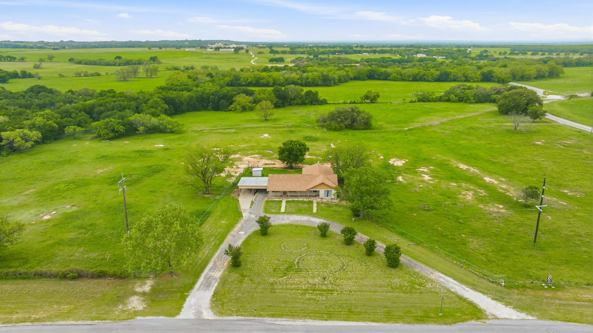 Single Family Residence For Sale in Comanche County , 7450 E Highway 6 3, De Leon, Texas 76444, 4 Bedroom, 3 Bathroom, Garage spaces, 2,098 Sqft, built in 1957, mls#21283179, Real Estate Agent in De Leon, Homes For Sale in Comanche county, Homes For Sale in De Leon, Realtor in De Leon Texas, Real Estate Brokerage Independent Realty Texas, Luminita Cordes Realtor