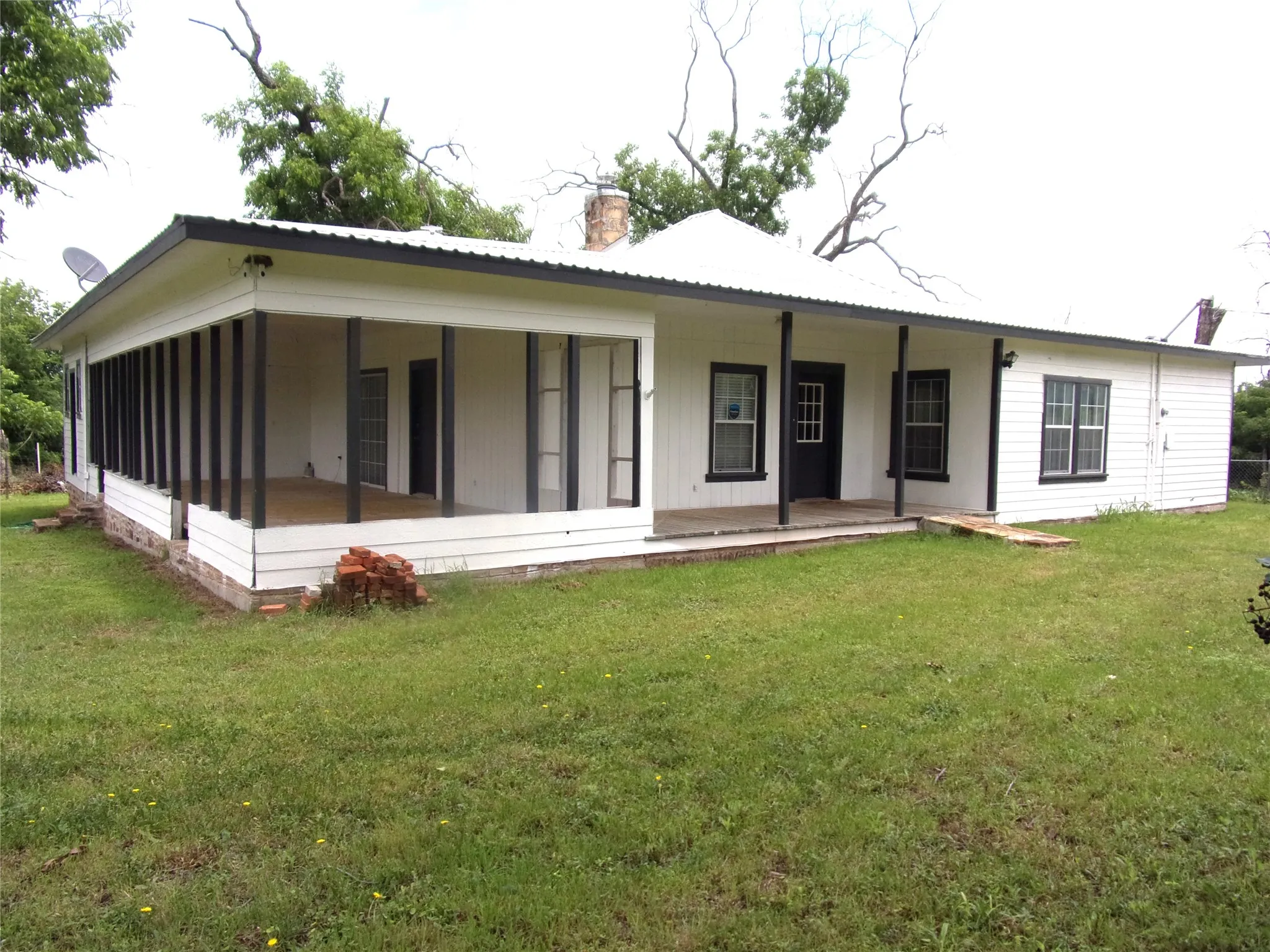 Single Family Residence For Sale in San Saba County , 355 County Road 104, San Saba, Texas 76877, 3 Bedroom, 2 Bathroom, Garage spaces, 2,303 Sqft, built in 1912, mls#21282873, Real Estate Agent in San Saba, Homes For Sale in San Saba county, Homes For Sale in San Saba, Realtor in San Saba Texas, Real Estate Brokerage Independent Realty Texas, Luminita Cordes Realtor