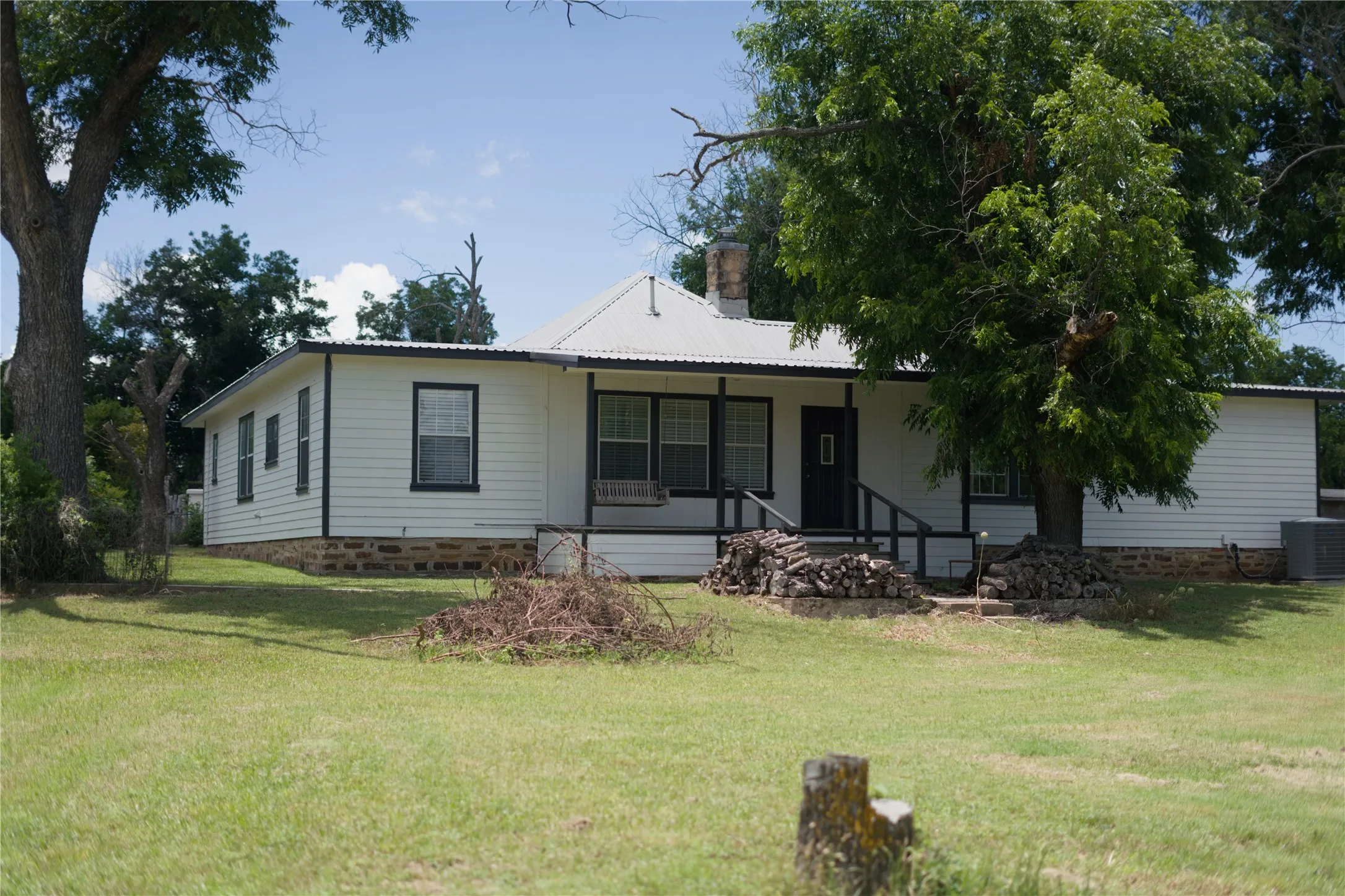 Single Family Residence For Sale in San Saba County , 355 County Road 104, San Saba, Texas 76877, 3 Bedroom, 2 Bathroom, Garage spaces, 2,303 Sqft, built in 1912, mls#21282873, Real Estate Agent in San Saba, Homes For Sale in San Saba county, Homes For Sale in San Saba, Realtor in San Saba Texas, Real Estate Brokerage Independent Realty Texas, Luminita Cordes Realtor