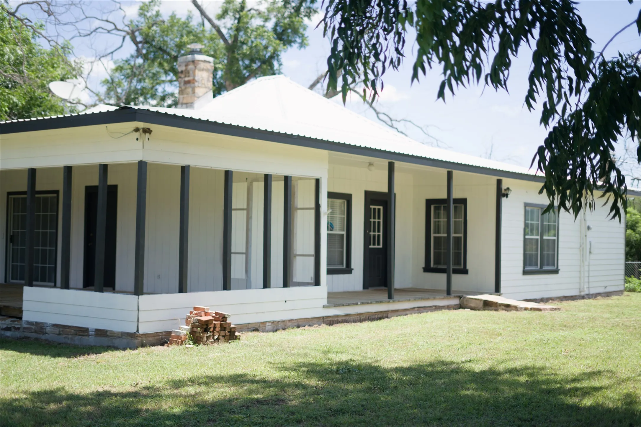 Single Family Residence For Sale in San Saba County , 355 County Road 104, San Saba, Texas 76877, 3 Bedroom, 2 Bathroom, Garage spaces, 2,303 Sqft, built in 1912, mls#21282873, Real Estate Agent in San Saba, Homes For Sale in San Saba county, Homes For Sale in San Saba, Realtor in San Saba Texas, Real Estate Brokerage Independent Realty Texas, Luminita Cordes Realtor