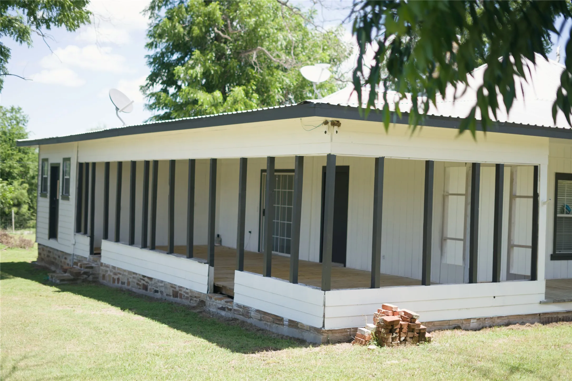 Single Family Residence For Sale in San Saba County , 355 County Road 104, San Saba, Texas 76877, 3 Bedroom, 2 Bathroom, Garage spaces, 2,303 Sqft, built in 1912, mls#21282873, Real Estate Agent in San Saba, Homes For Sale in San Saba county, Homes For Sale in San Saba, Realtor in San Saba Texas, Real Estate Brokerage Independent Realty Texas, Luminita Cordes Realtor