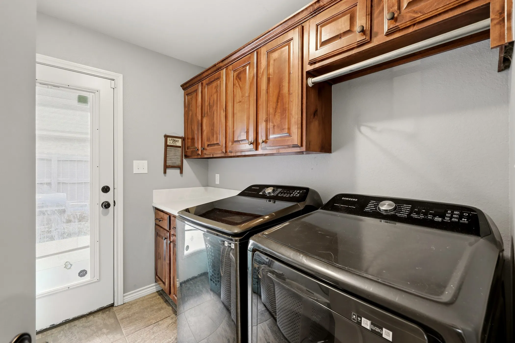 Single Family Residence For Sale in Smith County , 605 Penny Lane, Lindale, Texas 75771, 3 Bedroom, 2 Bathroom, 2 Garage spaces, 1,478 Sqft, built in 2011, mls#21283223, Real Estate Agent in Lindale, Homes For Sale in Smith county, Homes For Sale in Lindale, Realtor in Lindale Texas, Real Estate Brokerage Independent Realty Texas, Luminita Cordes Realtor