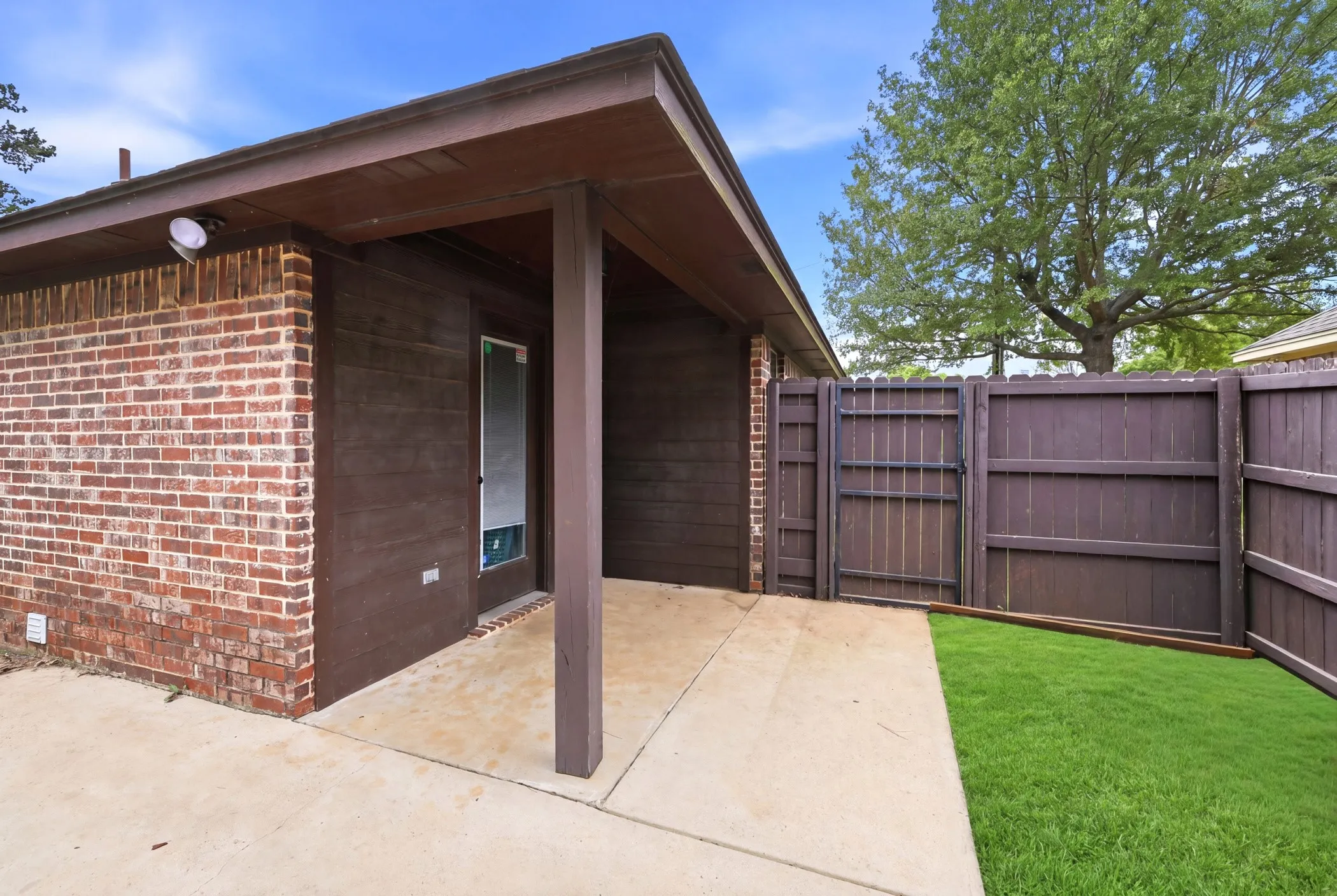 Single Family Residence For Sale in Smith County , 605 Penny Lane, Lindale, Texas 75771, 3 Bedroom, 2 Bathroom, 2 Garage spaces, 1,478 Sqft, built in 2011, mls#21283223, Real Estate Agent in Lindale, Homes For Sale in Smith county, Homes For Sale in Lindale, Realtor in Lindale Texas, Real Estate Brokerage Independent Realty Texas, Luminita Cordes Realtor