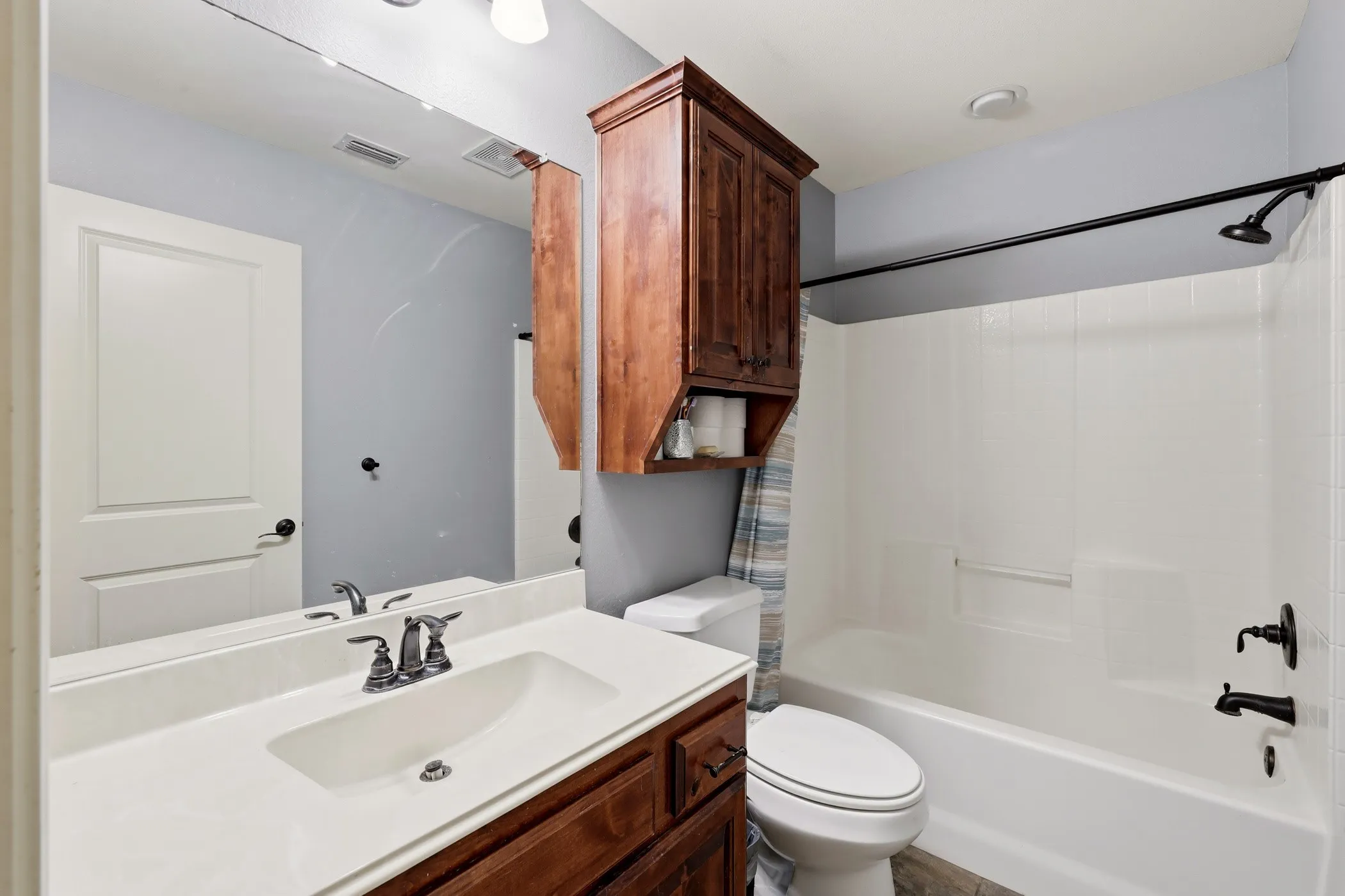 Single Family Residence For Sale in Smith County , 605 Penny Lane, Lindale, Texas 75771, 3 Bedroom, 2 Bathroom, 2 Garage spaces, 1,478 Sqft, built in 2011, mls#21283223, Real Estate Agent in Lindale, Homes For Sale in Smith county, Homes For Sale in Lindale, Realtor in Lindale Texas, Real Estate Brokerage Independent Realty Texas, Luminita Cordes Realtor