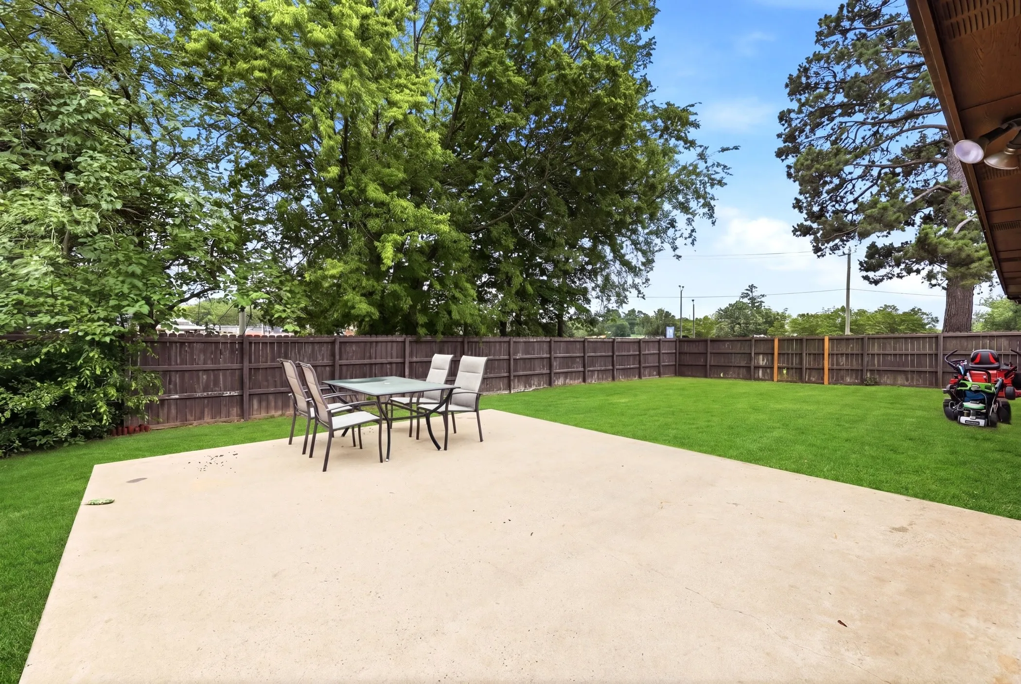 Single Family Residence For Sale in Smith County , 605 Penny Lane, Lindale, Texas 75771, 3 Bedroom, 2 Bathroom, 2 Garage spaces, 1,478 Sqft, built in 2011, mls#21283223, Real Estate Agent in Lindale, Homes For Sale in Smith county, Homes For Sale in Lindale, Realtor in Lindale Texas, Real Estate Brokerage Independent Realty Texas, Luminita Cordes Realtor