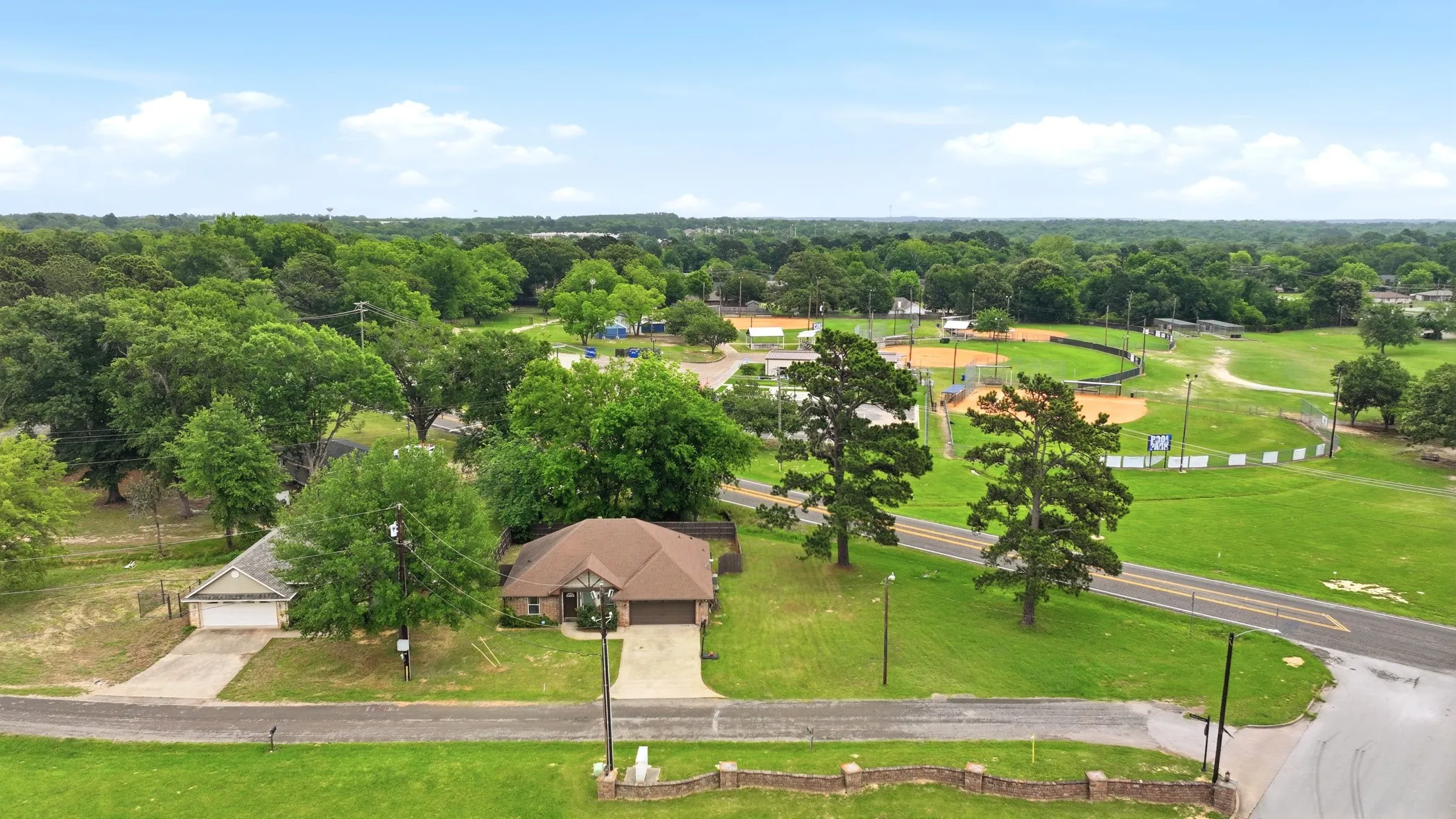 Single Family Residence For Sale in Smith County , 605 Penny Lane, Lindale, Texas 75771, 3 Bedroom, 2 Bathroom, 2 Garage spaces, 1,478 Sqft, built in 2011, mls#21283223, Real Estate Agent in Lindale, Homes For Sale in Smith county, Homes For Sale in Lindale, Realtor in Lindale Texas, Real Estate Brokerage Independent Realty Texas, Luminita Cordes Realtor