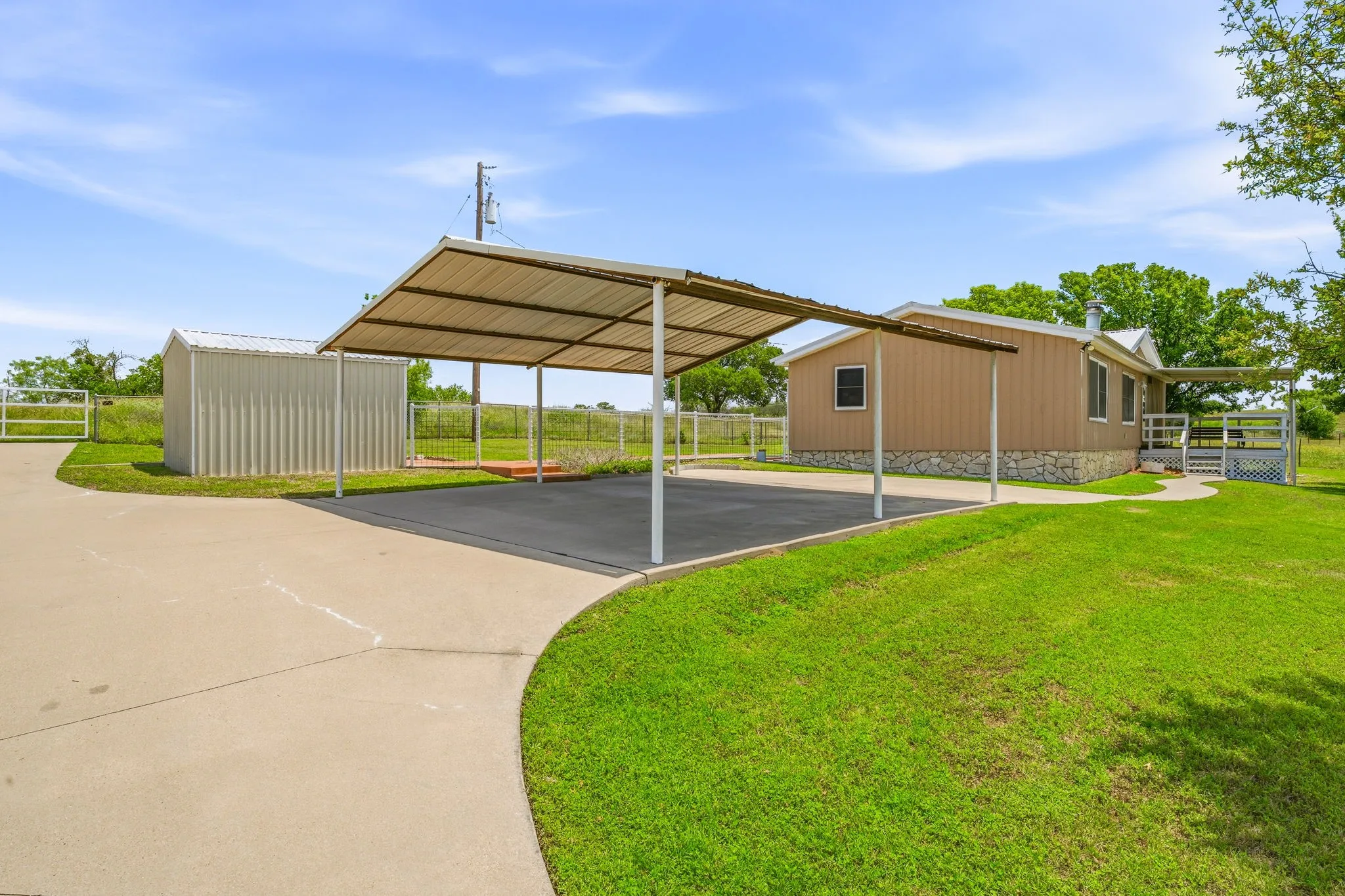 Mobile Home For Sale in Erath County , 160 Private Road 1723, Dublin, Texas 76446, 3 Bedrooms, 2 Bathrooms, Garage spaces, 1,248 Sqft, built in 1982, Price $445,000, mls#21283027, Real Estate Agent in Dublin, Homes For Sale in Erath county, Homes For Sale in Dublin, Realtor in Dublin Texas, Real Estate Brokerage Independent Realty Texas, Luminita Cordes Realtor