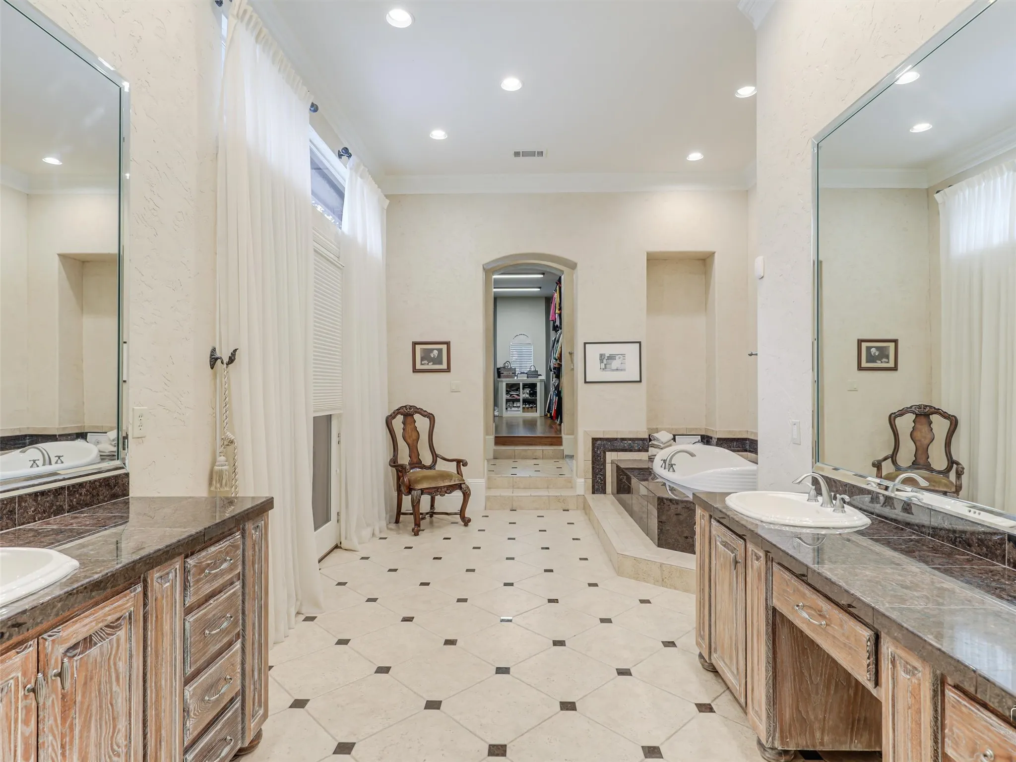 Single Family Residence For Sale in Collin County , 1201 Pecan Hollow Trail, Mc Kinney, Texas 75072, 5 Bedroom, 5 Bathroom, 3 Garage spaces, 5,375 Sqft, built in 2001, mls#21281510, Real Estate Agent in Mc Kinney, Homes For Sale in Collin county, Homes For Sale in Mc Kinney, Realtor in Mc Kinney Texas, Real Estate Brokerage Independent Realty Texas, Luminita Cordes Realtor