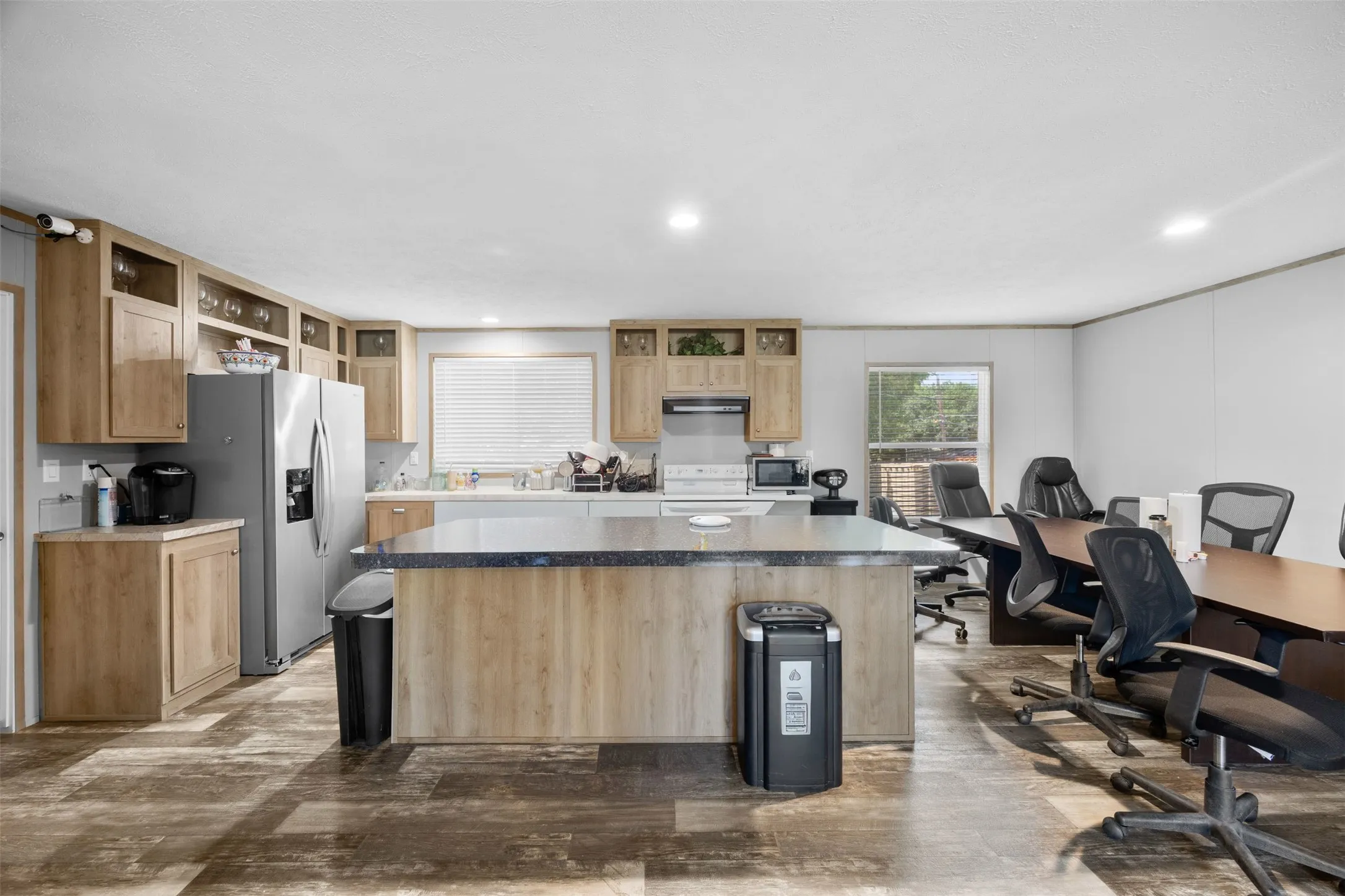 Mobile Home For Sale in Tarrant County , 101 Syble Jean Drive, Burleson, Texas 76028, 4 Bedrooms, 2 Bathrooms, Garage spaces, 1,292 Sqft, built in 1997, Price $299,900, mls#21277507, Real Estate Agent in Burleson, Homes For Sale in Tarrant county, Homes For Sale in Burleson, Realtor in Burleson Texas, Real Estate Brokerage Independent Realty Texas, Luminita Cordes Realtor
