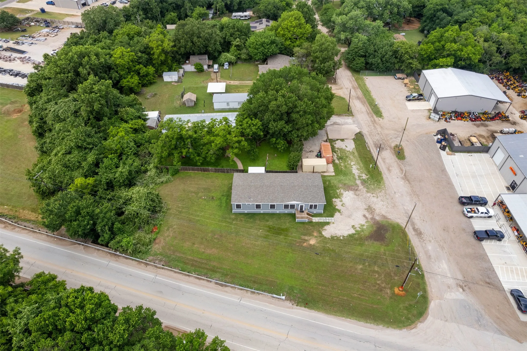 Mobile Home For Sale in Tarrant County , 101 Syble Jean Drive, Burleson, Texas 76028, 4 Bedrooms, 2 Bathrooms, Garage spaces, 1,292 Sqft, built in 1997, Price $299,900, mls#21277507, Real Estate Agent in Burleson, Homes For Sale in Tarrant county, Homes For Sale in Burleson, Realtor in Burleson Texas, Real Estate Brokerage Independent Realty Texas, Luminita Cordes Realtor
