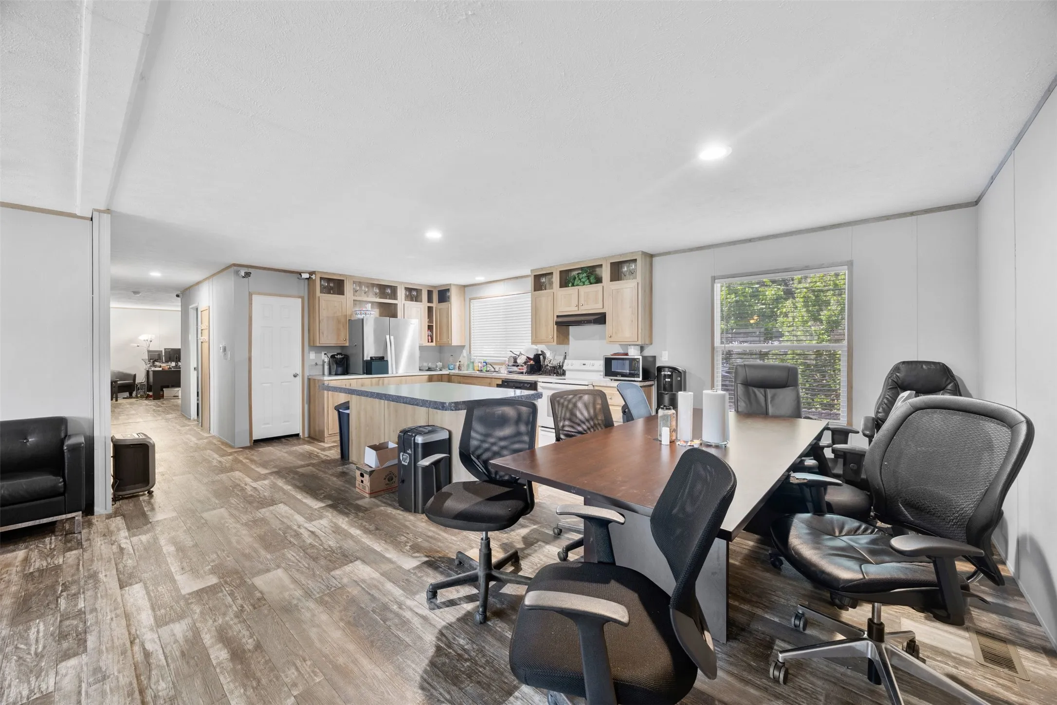Mobile Home For Sale in Tarrant County , 101 Syble Jean Drive, Burleson, Texas 76028, 4 Bedrooms, 2 Bathrooms, Garage spaces, 1,292 Sqft, built in 1997, Price $299,900, mls#21277507, Real Estate Agent in Burleson, Homes For Sale in Tarrant county, Homes For Sale in Burleson, Realtor in Burleson Texas, Real Estate Brokerage Independent Realty Texas, Luminita Cordes Realtor