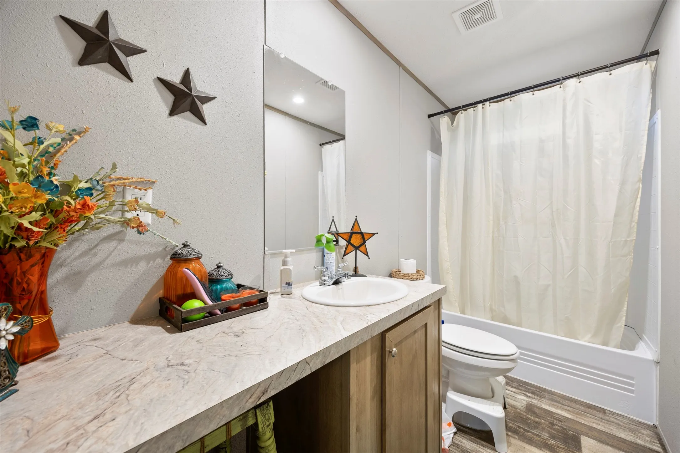 Mobile Home For Sale in Tarrant County , 101 Syble Jean Drive, Burleson, Texas 76028, 4 Bedrooms, 2 Bathrooms, Garage spaces, 1,292 Sqft, built in 1997, Price $299,900, mls#21277507, Real Estate Agent in Burleson, Homes For Sale in Tarrant county, Homes For Sale in Burleson, Realtor in Burleson Texas, Real Estate Brokerage Independent Realty Texas, Luminita Cordes Realtor