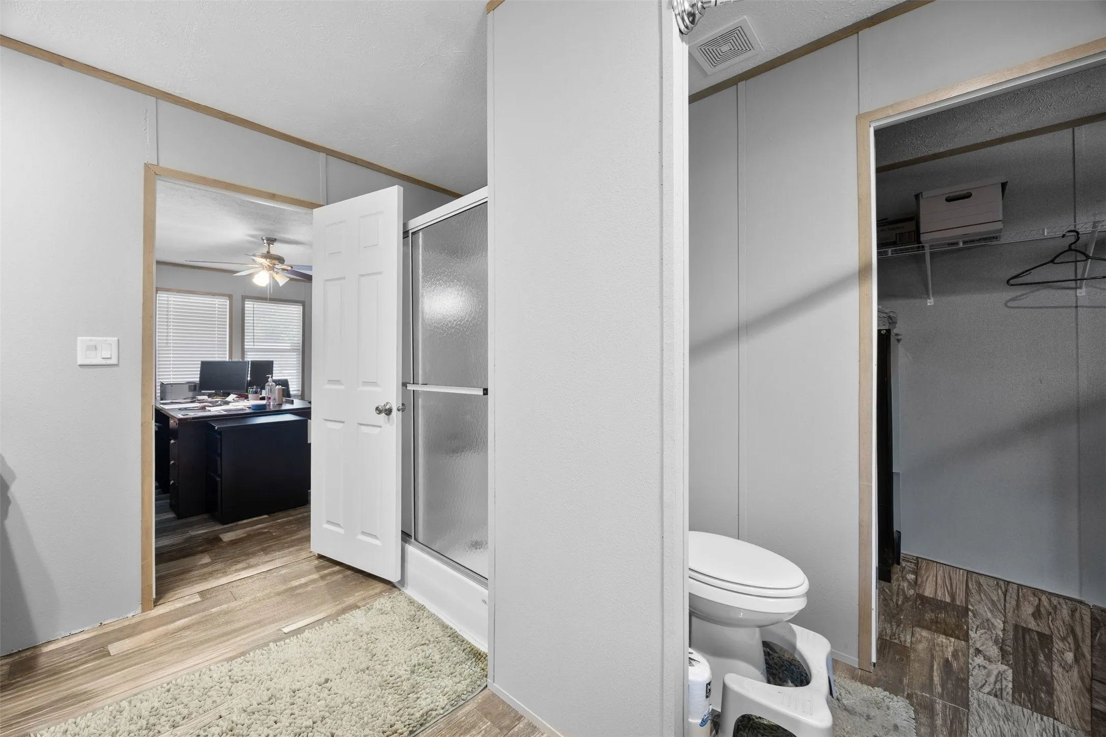 Mobile Home For Sale in Tarrant County , 101 Syble Jean Drive, Burleson, Texas 76028, 4 Bedrooms, 2 Bathrooms, Garage spaces, 1,292 Sqft, built in 1997, Price $299,900, mls#21277507, Real Estate Agent in Burleson, Homes For Sale in Tarrant county, Homes For Sale in Burleson, Realtor in Burleson Texas, Real Estate Brokerage Independent Realty Texas, Luminita Cordes Realtor
