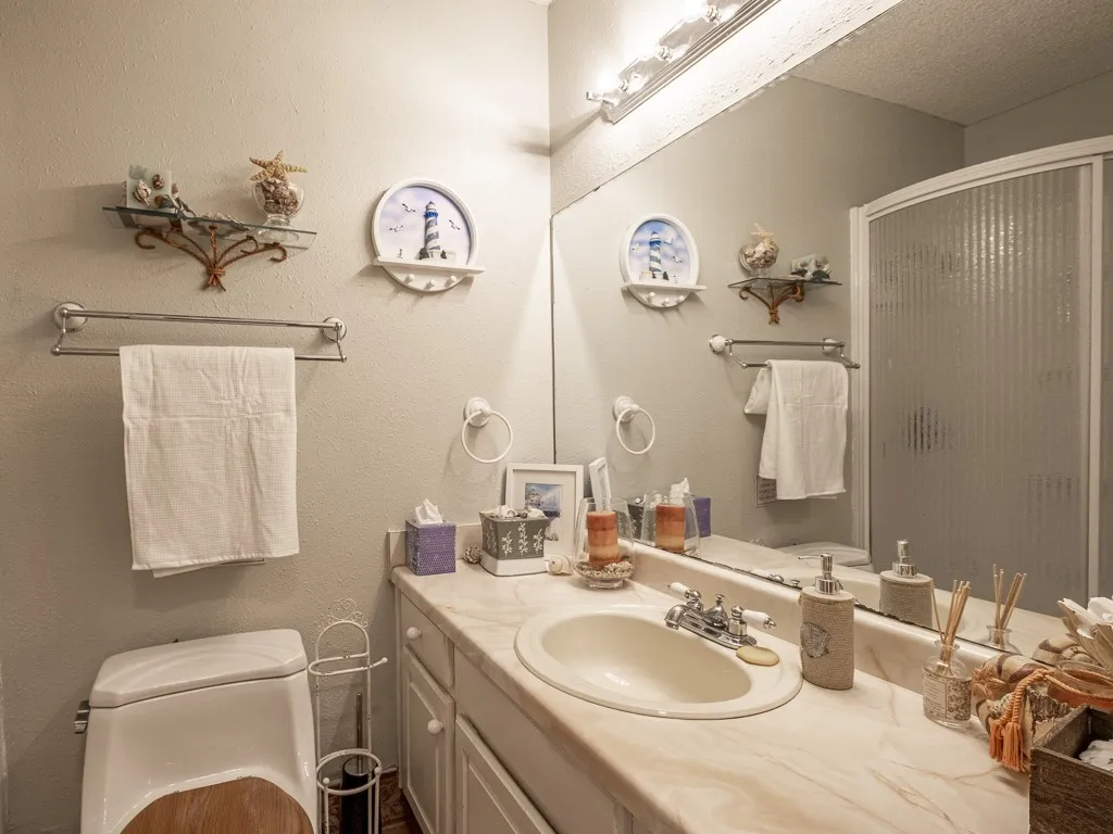 Single Family Residence For Rent in Hood County , 408 Heritage Trail, Granbury, Texas 76048, 3 Bedroom, 2 Bathroom, 2 Garage spaces, 1,635 Sqft, built in 1979, mls#21283261, Real Estate Agent in Granbury, Homes For Rent in Hood county, Homes For Rent in Granbury, Realtor in Granbury Texas, Real Estate Brokerage Independent Realty Texas, Luminita Cordes Realtor