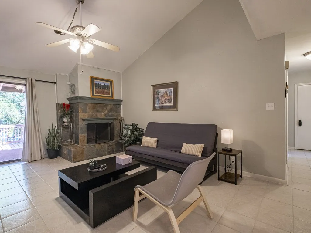 Single Family Residence For Rent in Hood County , 408 Heritage Trail, Granbury, Texas 76048, 3 Bedroom, 2 Bathroom, 2 Garage spaces, 1,635 Sqft, built in 1979, mls#21283261, Real Estate Agent in Granbury, Homes For Rent in Hood county, Homes For Rent in Granbury, Realtor in Granbury Texas, Real Estate Brokerage Independent Realty Texas, Luminita Cordes Realtor