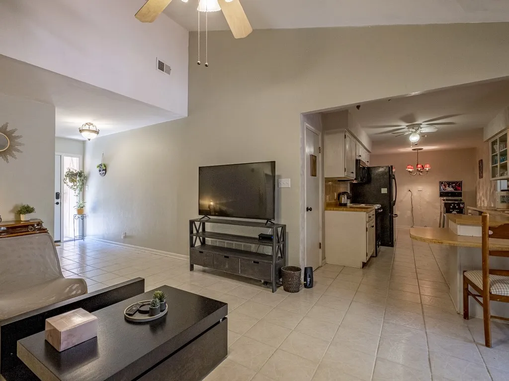 Single Family Residence For Rent in Hood County , 408 Heritage Trail, Granbury, Texas 76048, 3 Bedroom, 2 Bathroom, 2 Garage spaces, 1,635 Sqft, built in 1979, mls#21283261, Real Estate Agent in Granbury, Homes For Rent in Hood county, Homes For Rent in Granbury, Realtor in Granbury Texas, Real Estate Brokerage Independent Realty Texas, Luminita Cordes Realtor