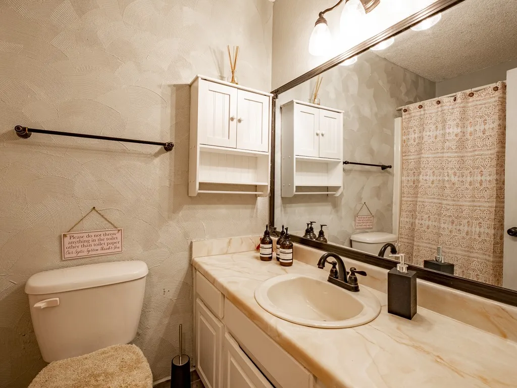 Single Family Residence For Rent in Hood County , 408 Heritage Trail, Granbury, Texas 76048, 3 Bedroom, 2 Bathroom, 2 Garage spaces, 1,635 Sqft, built in 1979, mls#21283261, Real Estate Agent in Granbury, Homes For Rent in Hood county, Homes For Rent in Granbury, Realtor in Granbury Texas, Real Estate Brokerage Independent Realty Texas, Luminita Cordes Realtor