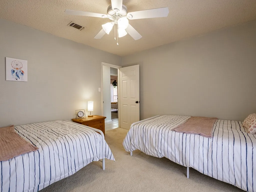 Single Family Residence For Rent in Hood County , 408 Heritage Trail, Granbury, Texas 76048, 3 Bedroom, 2 Bathroom, 2 Garage spaces, 1,635 Sqft, built in 1979, mls#21283261, Real Estate Agent in Granbury, Homes For Rent in Hood county, Homes For Rent in Granbury, Realtor in Granbury Texas, Real Estate Brokerage Independent Realty Texas, Luminita Cordes Realtor