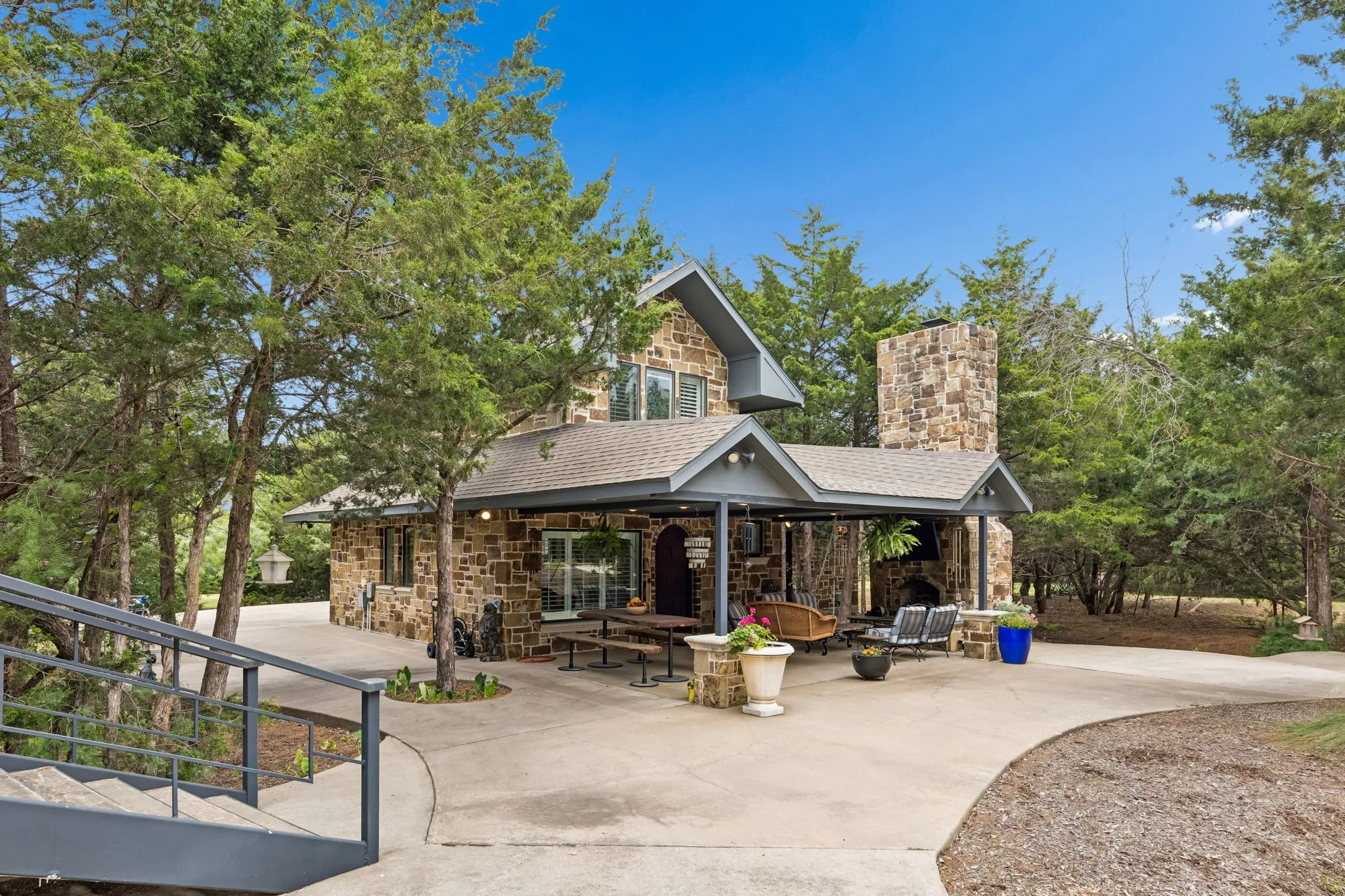Single Family Residence For Sale in Cooke County , 1306 Morrow Road, Valley View, Texas 76272, 2 Bedrooms, 2 Bathrooms, Garage spaces, 3,999 Sqft, built in 2018, Price $2,800,000, mls#21283256, Real Estate Agent in Valley View, Homes For Sale in Cooke county, Homes For Sale in Valley View, Realtor in Valley View Texas, Real Estate Brokerage Independent Realty Texas, Luminita Cordes Realtor