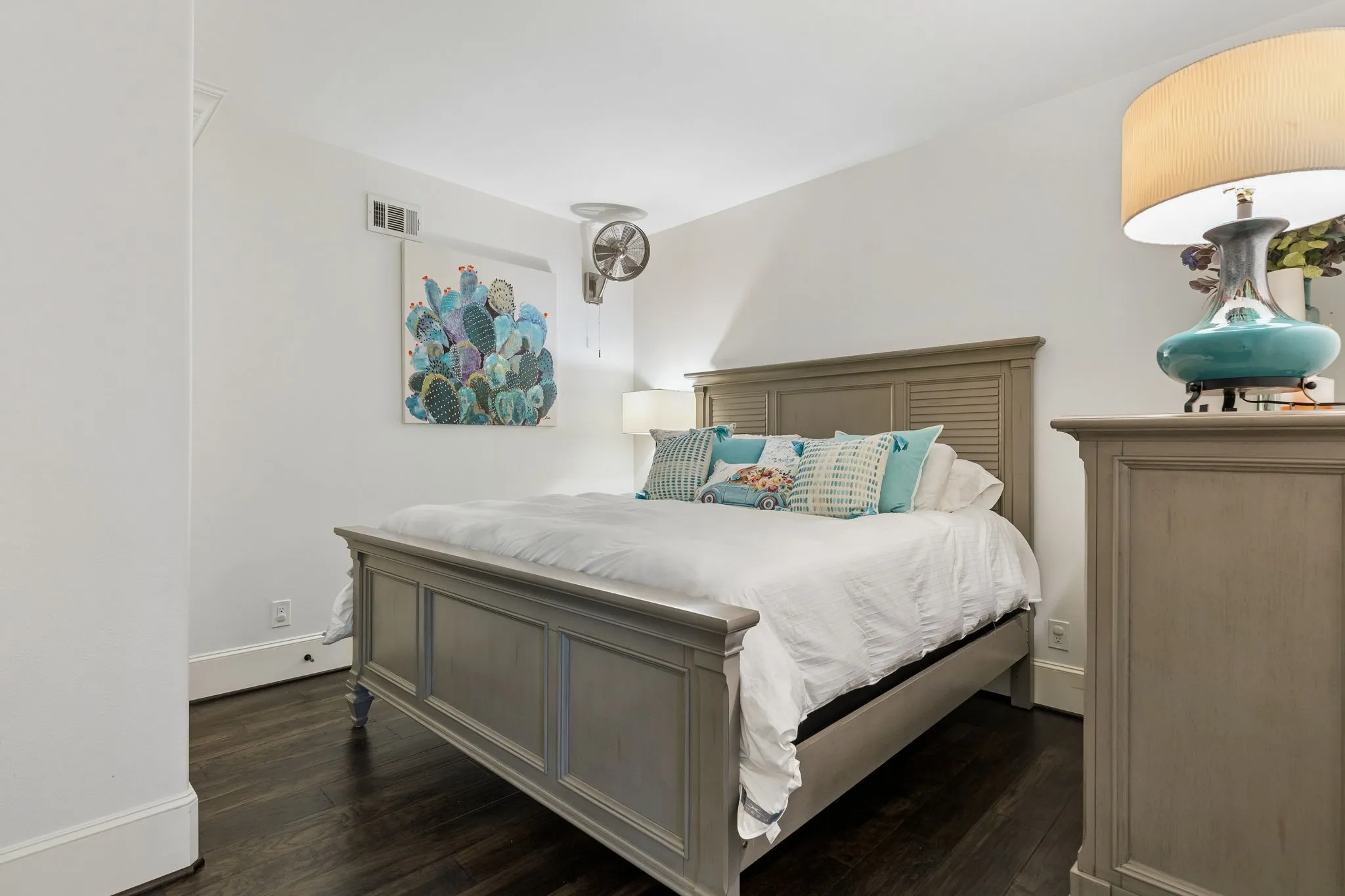 Single Family Residence For Sale in Cooke County , 1306 Morrow Road, Valley View, Texas 76272, 2 Bedrooms, 2 Bathrooms, Garage spaces, 3,999 Sqft, built in 2018, Price $2,800,000, mls#21283256, Real Estate Agent in Valley View, Homes For Sale in Cooke county, Homes For Sale in Valley View, Realtor in Valley View Texas, Real Estate Brokerage Independent Realty Texas, Luminita Cordes Realtor