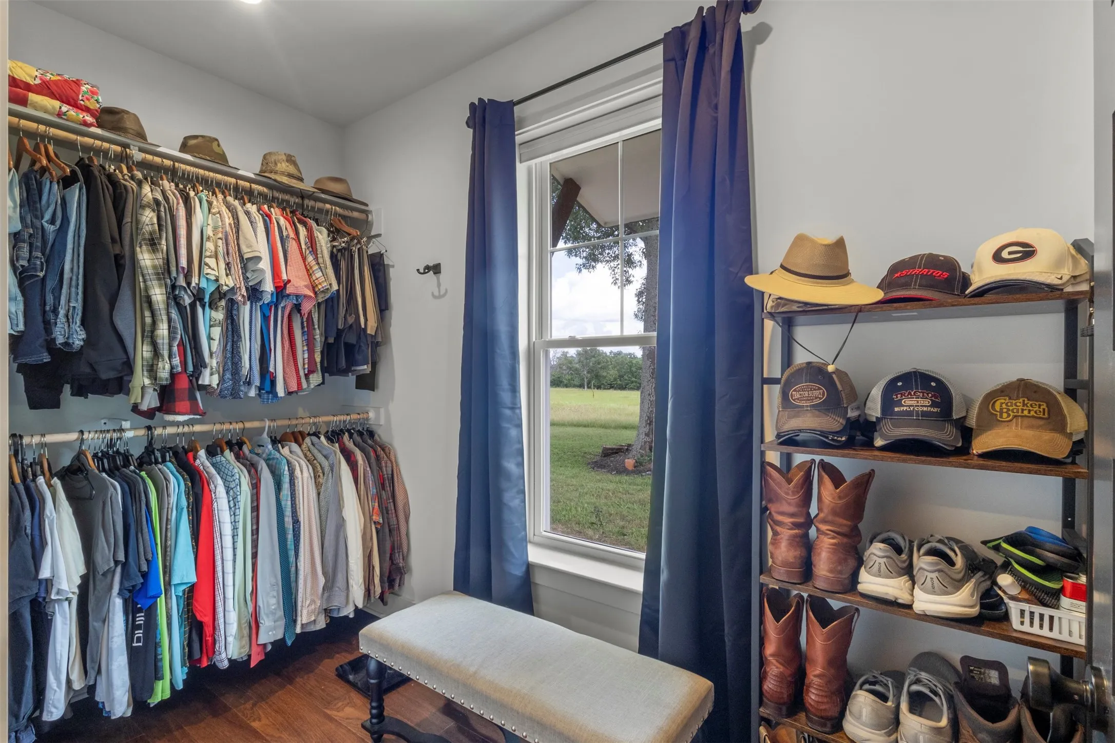 Single Family Residence For Sale in Van Zandt County , 2408 Vz County Road 3104, Edgewood, Texas 75117, 3 Bedroom, 4 Bathroom, 4 Garage spaces, 3,299 Sqft, built in 2024, mls#21281881, Real Estate Agent in Edgewood, Homes For Sale in Van Zandt county, Homes For Sale in Edgewood, Realtor in Edgewood Texas, Real Estate Brokerage Independent Realty Texas, Luminita Cordes Realtor