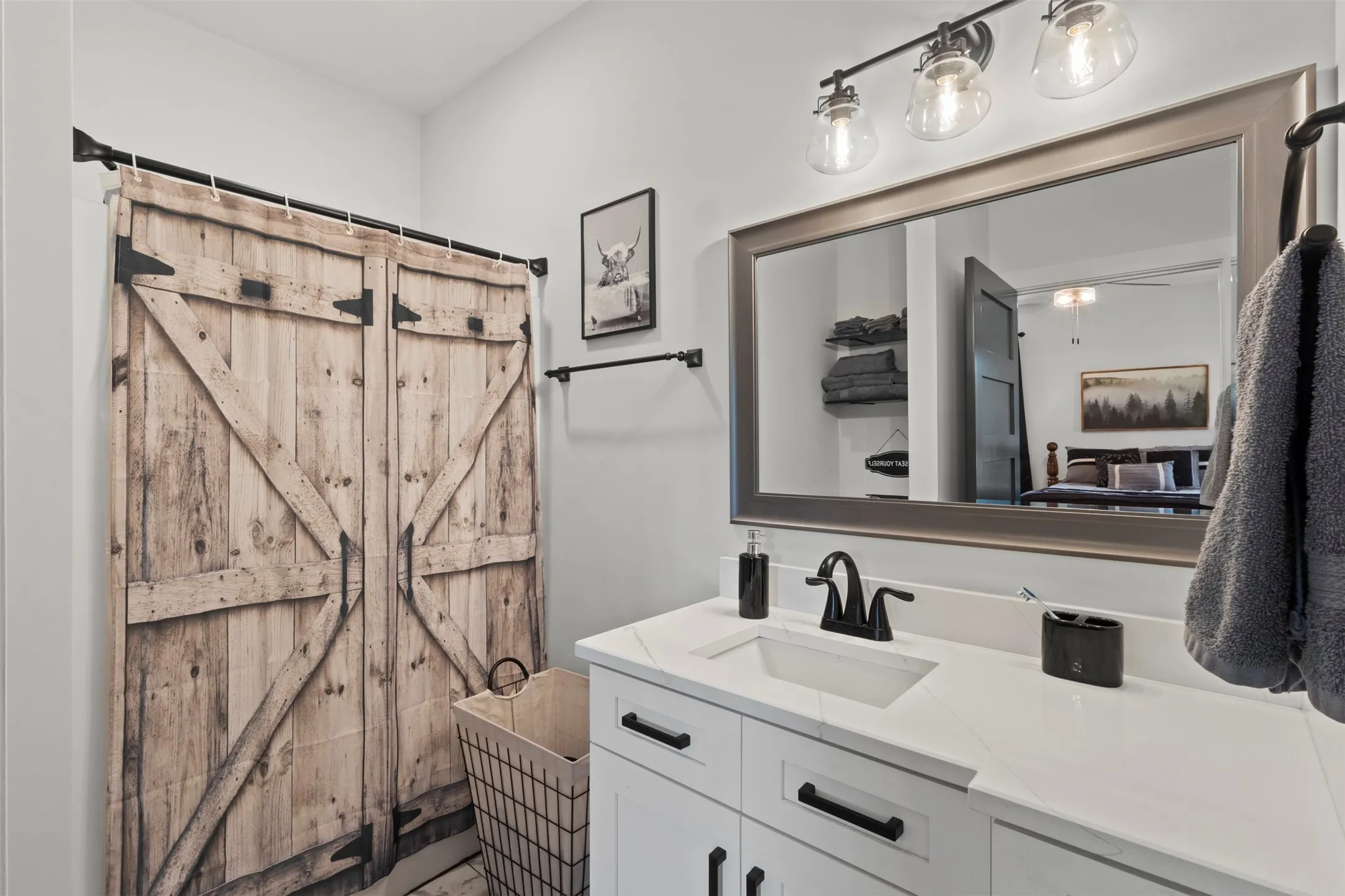Single Family Residence For Sale in Van Zandt County , 2408 Vz County Road 3104, Edgewood, Texas 75117, 3 Bedroom, 4 Bathroom, 4 Garage spaces, 3,299 Sqft, built in 2024, mls#21281881, Real Estate Agent in Edgewood, Homes For Sale in Van Zandt county, Homes For Sale in Edgewood, Realtor in Edgewood Texas, Real Estate Brokerage Independent Realty Texas, Luminita Cordes Realtor