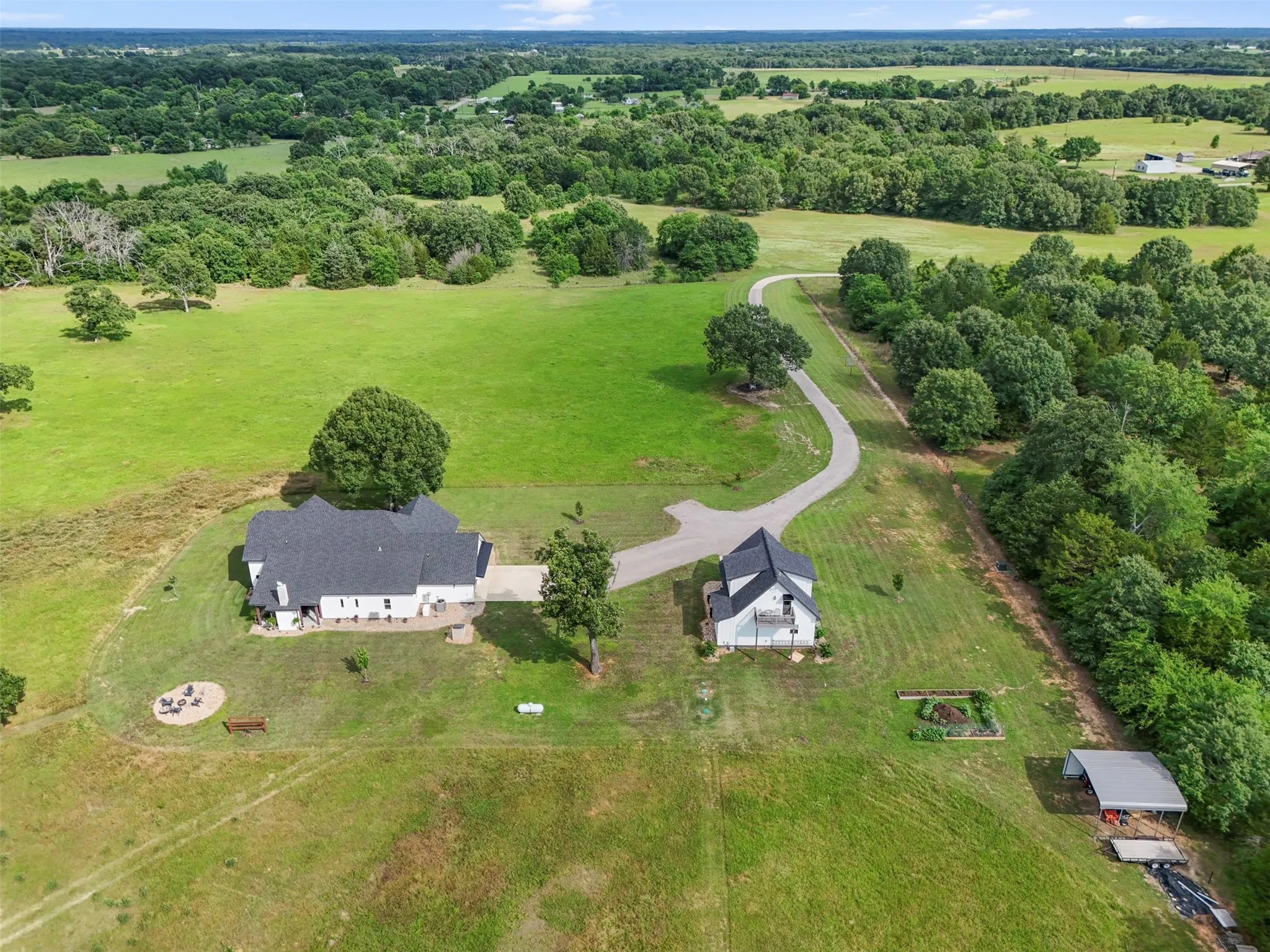 Single Family Residence For Sale in Van Zandt County , 2408 Vz County Road 3104, Edgewood, Texas 75117, 3 Bedroom, 4 Bathroom, 4 Garage spaces, 3,299 Sqft, built in 2024, mls#21281881, Real Estate Agent in Edgewood, Homes For Sale in Van Zandt county, Homes For Sale in Edgewood, Realtor in Edgewood Texas, Real Estate Brokerage Independent Realty Texas, Luminita Cordes Realtor