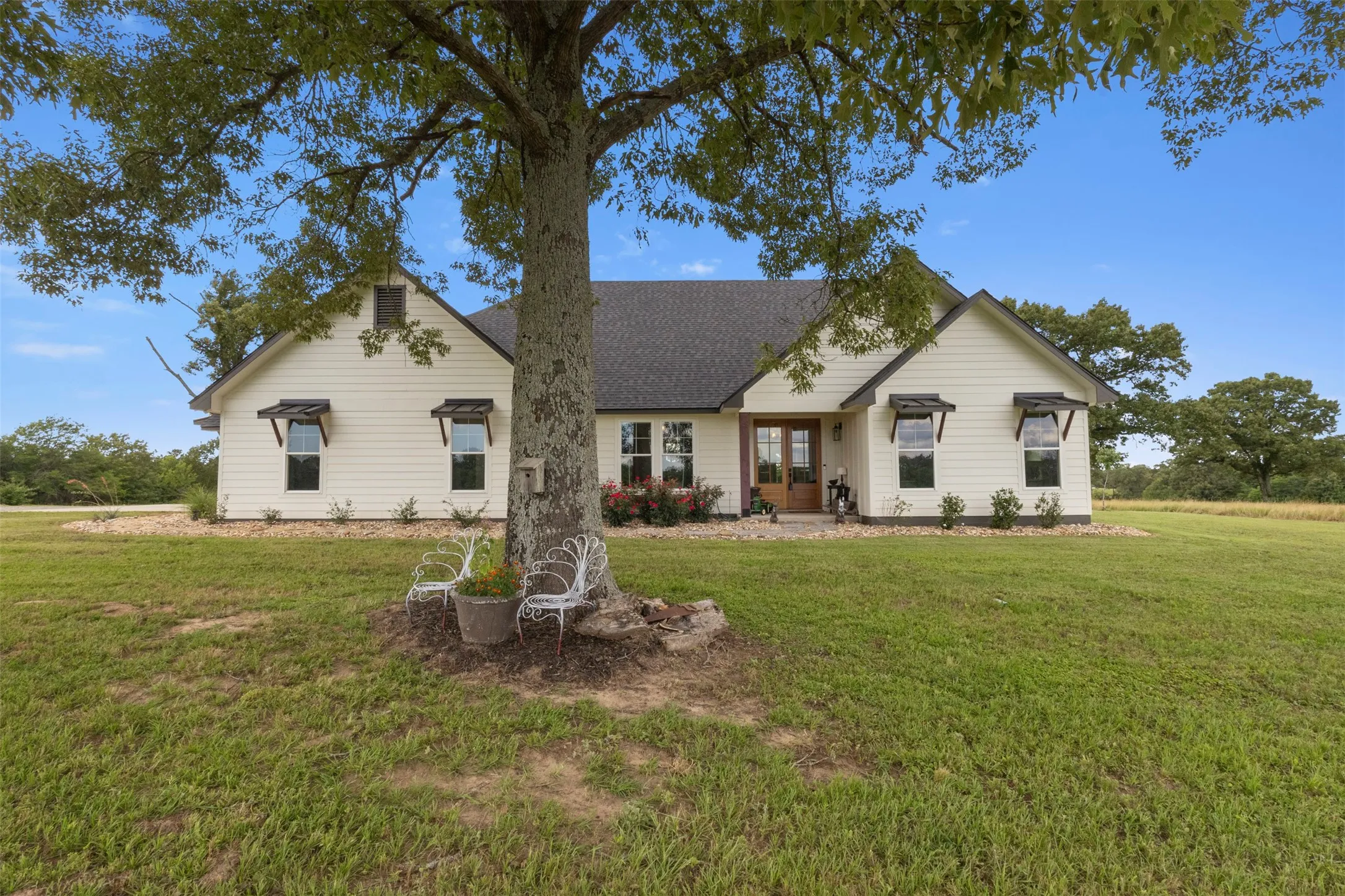 Single Family Residence For Sale in Van Zandt County , 2408 Vz County Road 3104, Edgewood, Texas 75117, 3 Bedroom, 4 Bathroom, 4 Garage spaces, 3,299 Sqft, built in 2024, mls#21281881, Real Estate Agent in Edgewood, Homes For Sale in Van Zandt county, Homes For Sale in Edgewood, Realtor in Edgewood Texas, Real Estate Brokerage Independent Realty Texas, Luminita Cordes Realtor