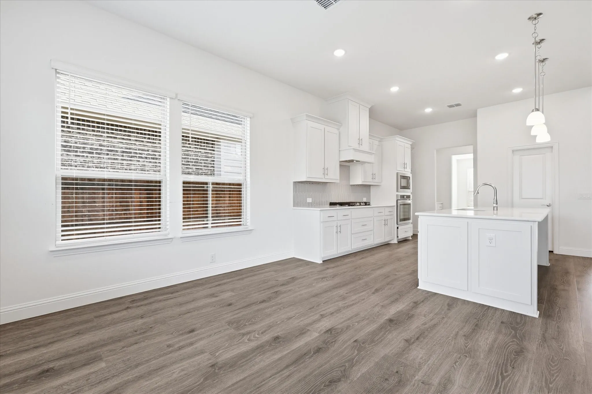 Single Family Residence For Sale in Denton County , 208 Lakewood Lane, Ponder, Texas 76259, 5 Bedroom, 4 Bathroom, 2 Garage spaces, 3,479 Sqft, built in 2023, Price $555,000, mls#21281706, Real Estate Agent in Ponder, Homes For Sale in Denton county, Homes For Sale in Ponder, Realtor in Ponder Texas, Real Estate Brokerage Independent Realty Texas, Luminita Cordes Realtor