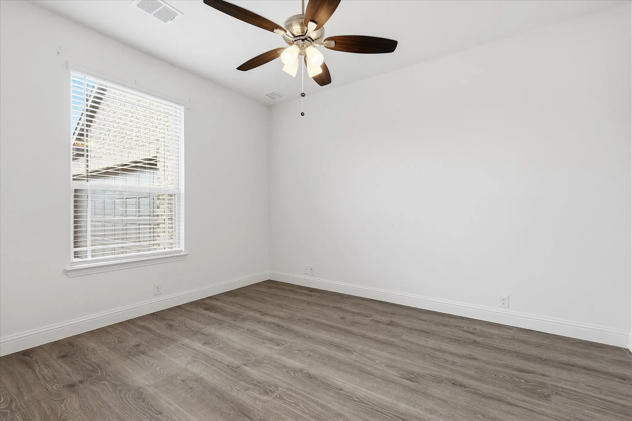 Single Family Residence For Sale in Denton County , 208 Lakewood Lane, Ponder, Texas 76259, 5 Bedroom, 4 Bathroom, 2 Garage spaces, 3,479 Sqft, built in 2023, Price $555,000, mls#21281706, Real Estate Agent in Ponder, Homes For Sale in Denton county, Homes For Sale in Ponder, Realtor in Ponder Texas, Real Estate Brokerage Independent Realty Texas, Luminita Cordes Realtor