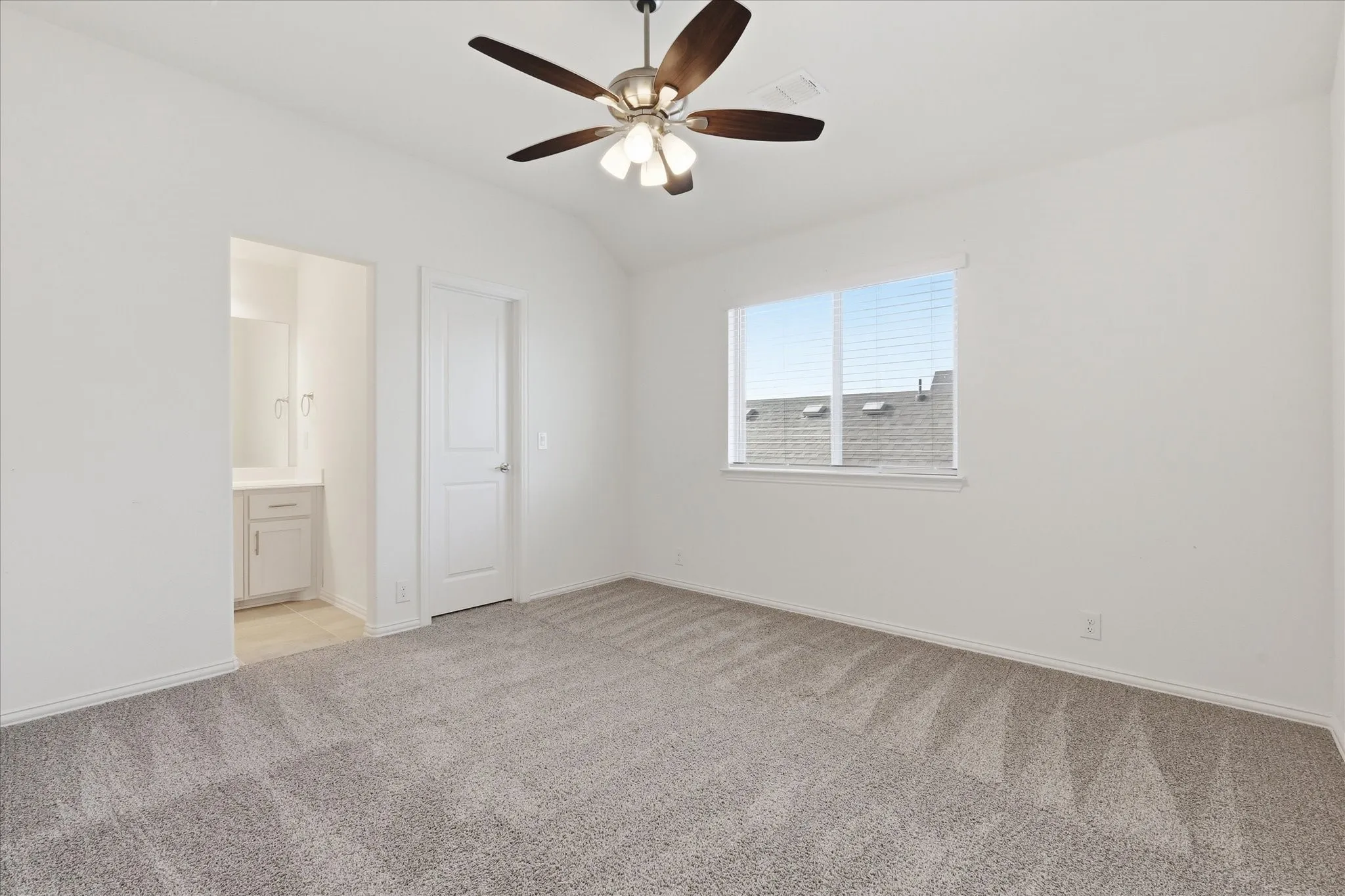 Single Family Residence For Sale in Denton County , 208 Lakewood Lane, Ponder, Texas 76259, 5 Bedroom, 4 Bathroom, 2 Garage spaces, 3,479 Sqft, built in 2023, Price $555,000, mls#21281706, Real Estate Agent in Ponder, Homes For Sale in Denton county, Homes For Sale in Ponder, Realtor in Ponder Texas, Real Estate Brokerage Independent Realty Texas, Luminita Cordes Realtor