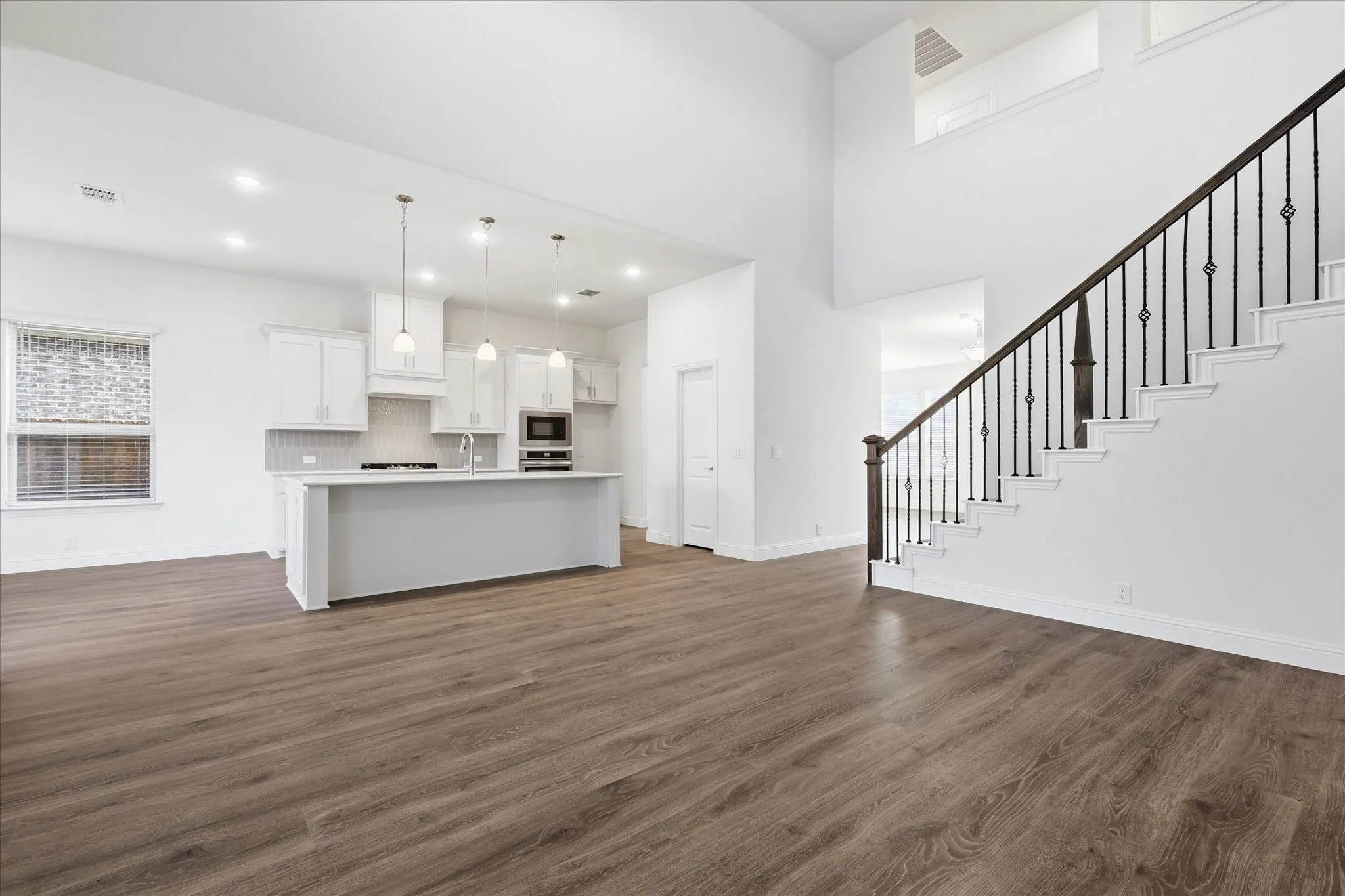 Single Family Residence For Sale in Denton County , 208 Lakewood Lane, Ponder, Texas 76259, 5 Bedroom, 4 Bathroom, 2 Garage spaces, 3,479 Sqft, built in 2023, Price $555,000, mls#21281706, Real Estate Agent in Ponder, Homes For Sale in Denton county, Homes For Sale in Ponder, Realtor in Ponder Texas, Real Estate Brokerage Independent Realty Texas, Luminita Cordes Realtor