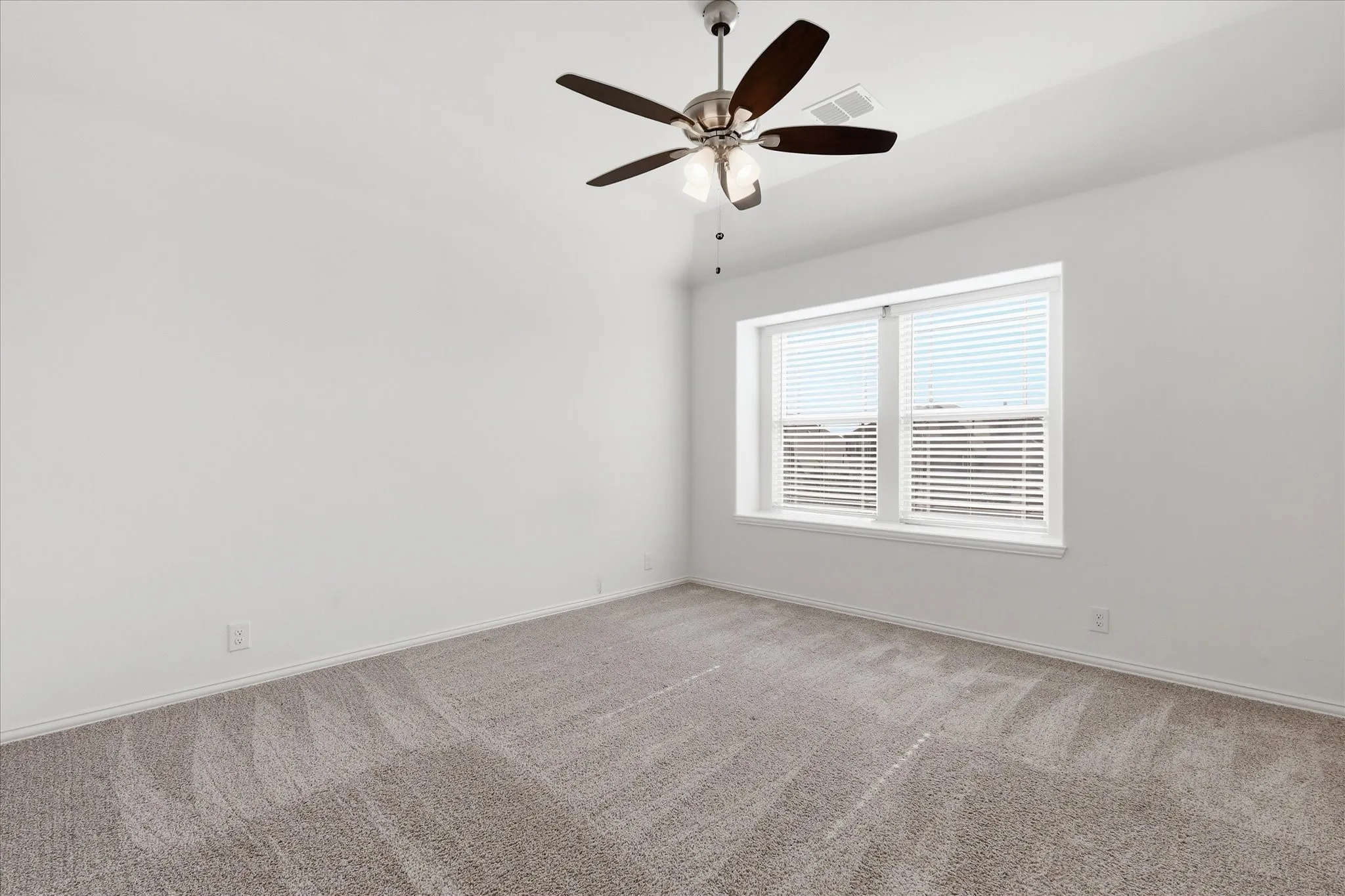 Single Family Residence For Sale in Denton County , 208 Lakewood Lane, Ponder, Texas 76259, 5 Bedroom, 4 Bathroom, 2 Garage spaces, 3,479 Sqft, built in 2023, Price $555,000, mls#21281706, Real Estate Agent in Ponder, Homes For Sale in Denton county, Homes For Sale in Ponder, Realtor in Ponder Texas, Real Estate Brokerage Independent Realty Texas, Luminita Cordes Realtor