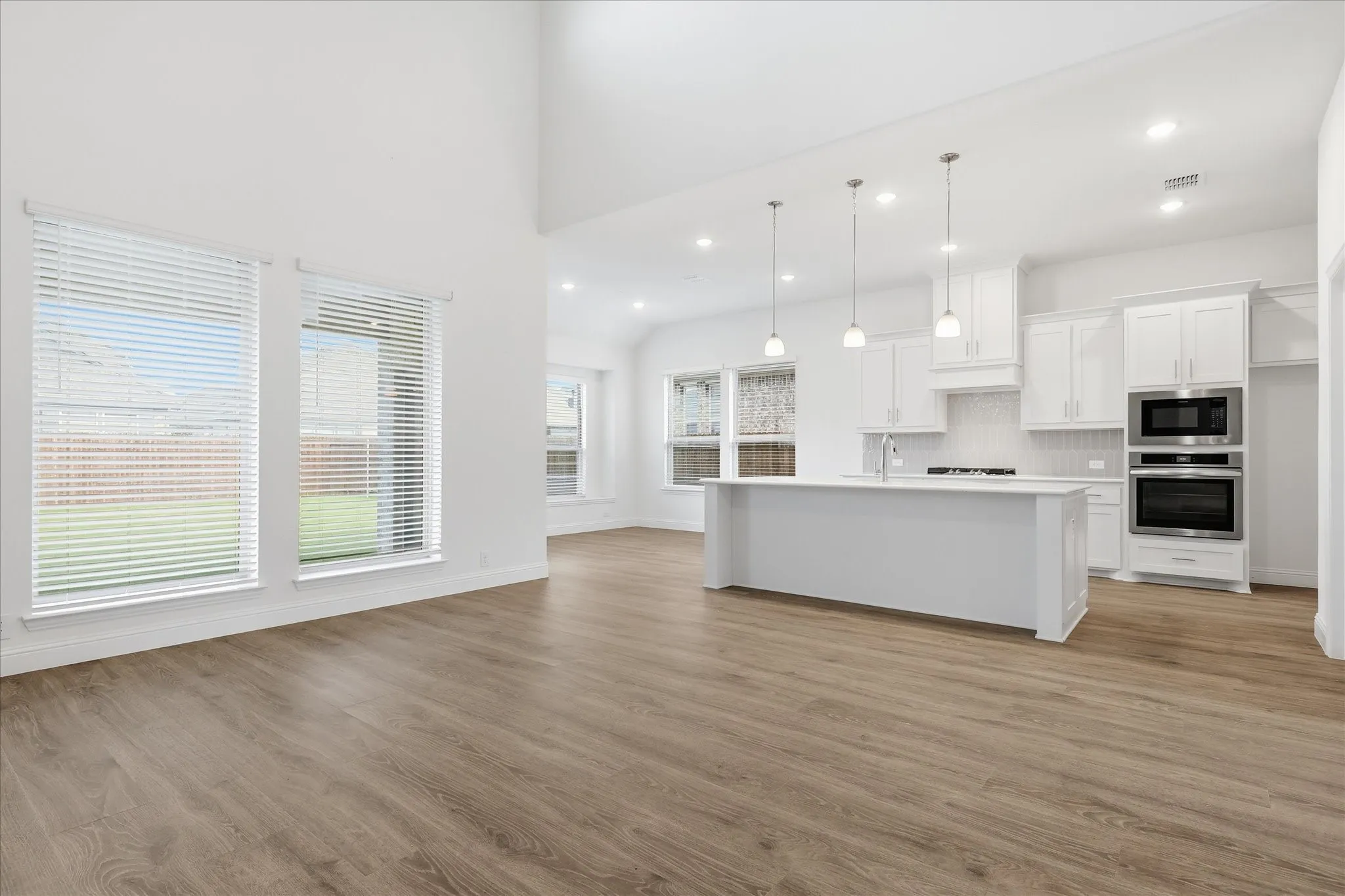 Single Family Residence For Sale in Denton County , 208 Lakewood Lane, Ponder, Texas 76259, 5 Bedroom, 4 Bathroom, 2 Garage spaces, 3,479 Sqft, built in 2023, Price $555,000, mls#21281706, Real Estate Agent in Ponder, Homes For Sale in Denton county, Homes For Sale in Ponder, Realtor in Ponder Texas, Real Estate Brokerage Independent Realty Texas, Luminita Cordes Realtor