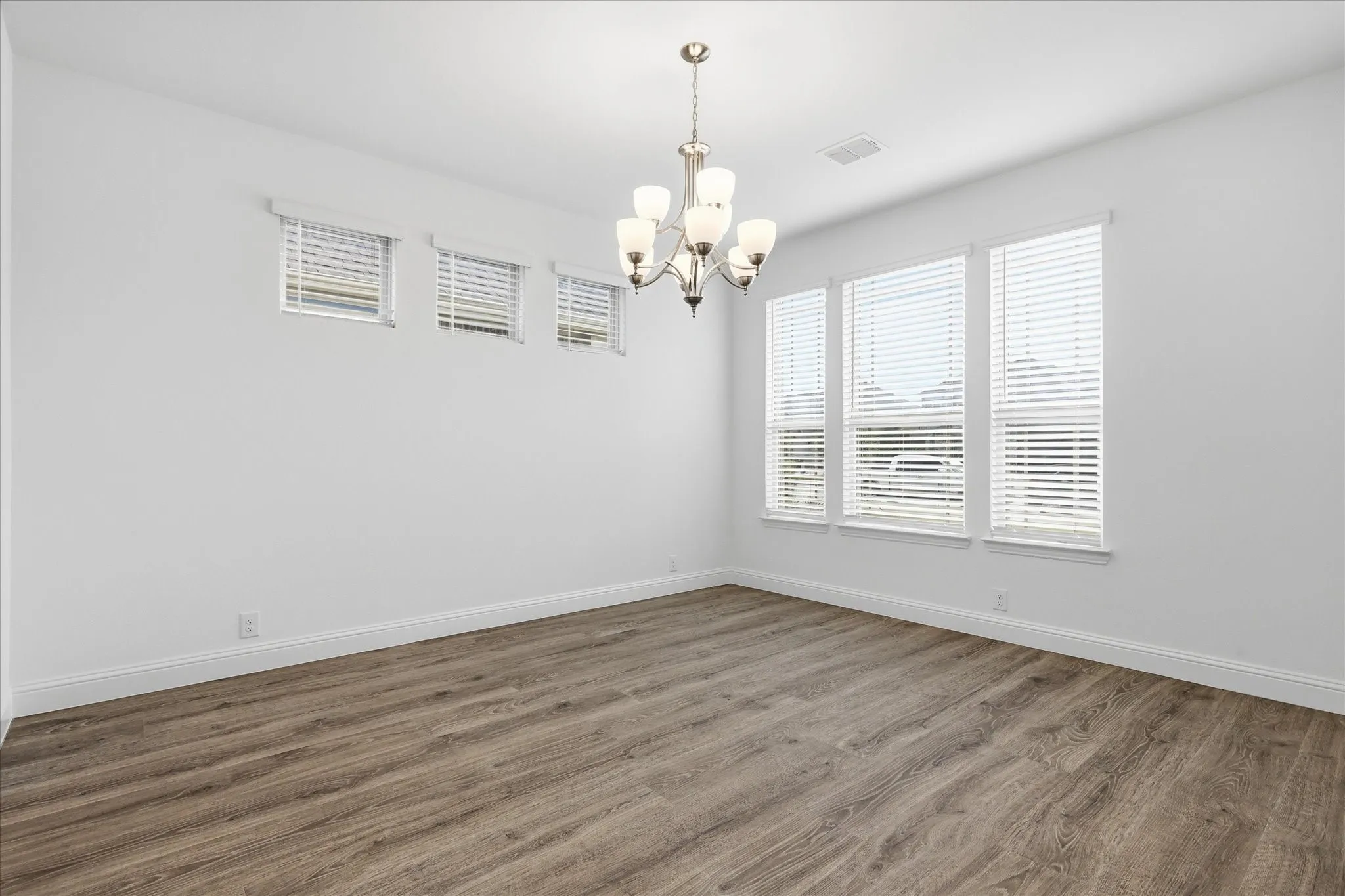 Single Family Residence For Sale in Denton County , 208 Lakewood Lane, Ponder, Texas 76259, 5 Bedroom, 4 Bathroom, 2 Garage spaces, 3,479 Sqft, built in 2023, Price $555,000, mls#21281706, Real Estate Agent in Ponder, Homes For Sale in Denton county, Homes For Sale in Ponder, Realtor in Ponder Texas, Real Estate Brokerage Independent Realty Texas, Luminita Cordes Realtor
