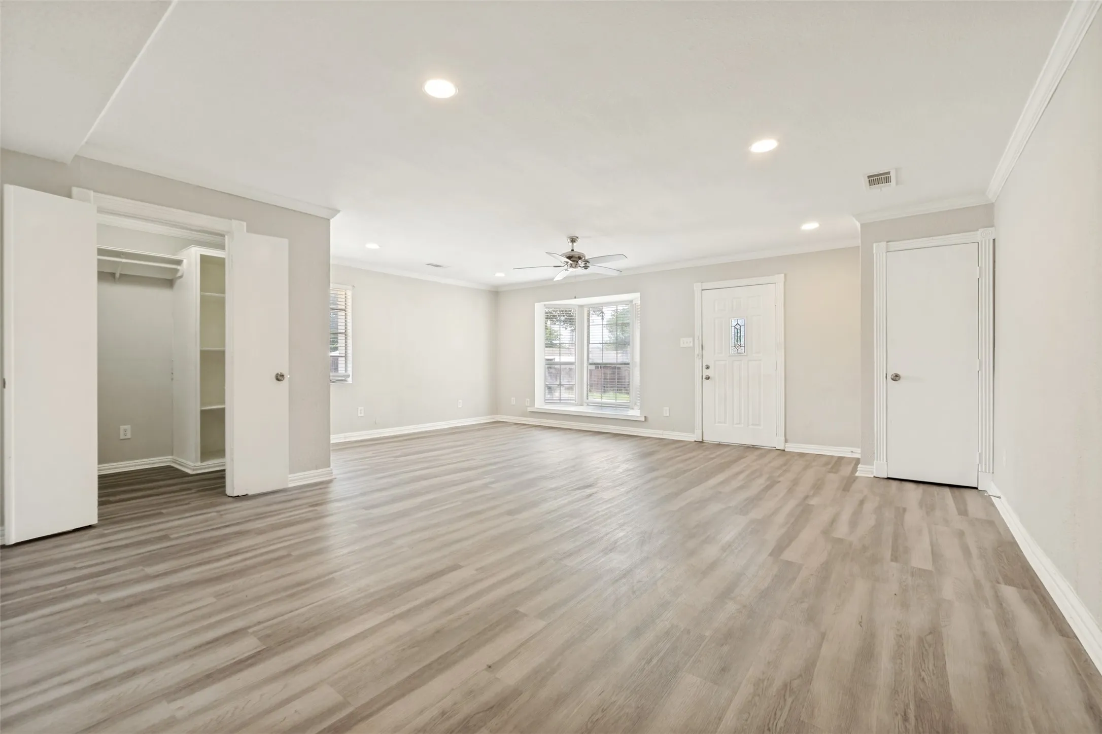 Single Family Residence For Sale in Dallas County , 1317 Mount Vernon Drive, Mesquite, Texas 75149, 4 Bedrooms, 2 Bathrooms, 2 Garage spaces, 2,317 Sqft, built in 1968, Price $360,000, mls#21283239, Real Estate Agent in Mesquite, Homes For Sale in Dallas county, Homes For Sale in Mesquite, Realtor in Mesquite Texas, Real Estate Brokerage Independent Realty Texas, Luminita Cordes Realtor