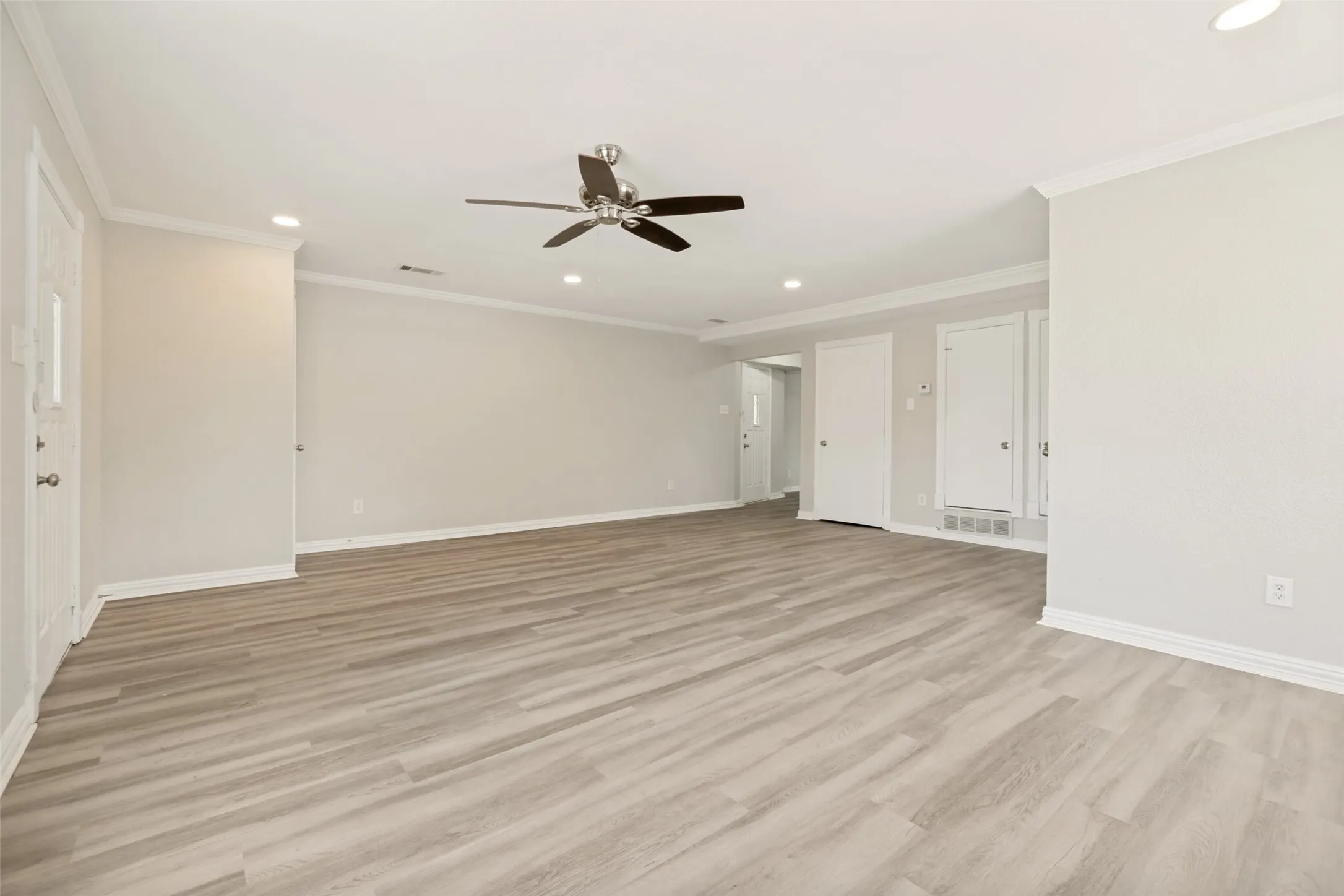 Single Family Residence For Sale in Dallas County , 1317 Mount Vernon Drive, Mesquite, Texas 75149, 4 Bedrooms, 2 Bathrooms, 2 Garage spaces, 2,317 Sqft, built in 1968, Price $360,000, mls#21283239, Real Estate Agent in Mesquite, Homes For Sale in Dallas county, Homes For Sale in Mesquite, Realtor in Mesquite Texas, Real Estate Brokerage Independent Realty Texas, Luminita Cordes Realtor