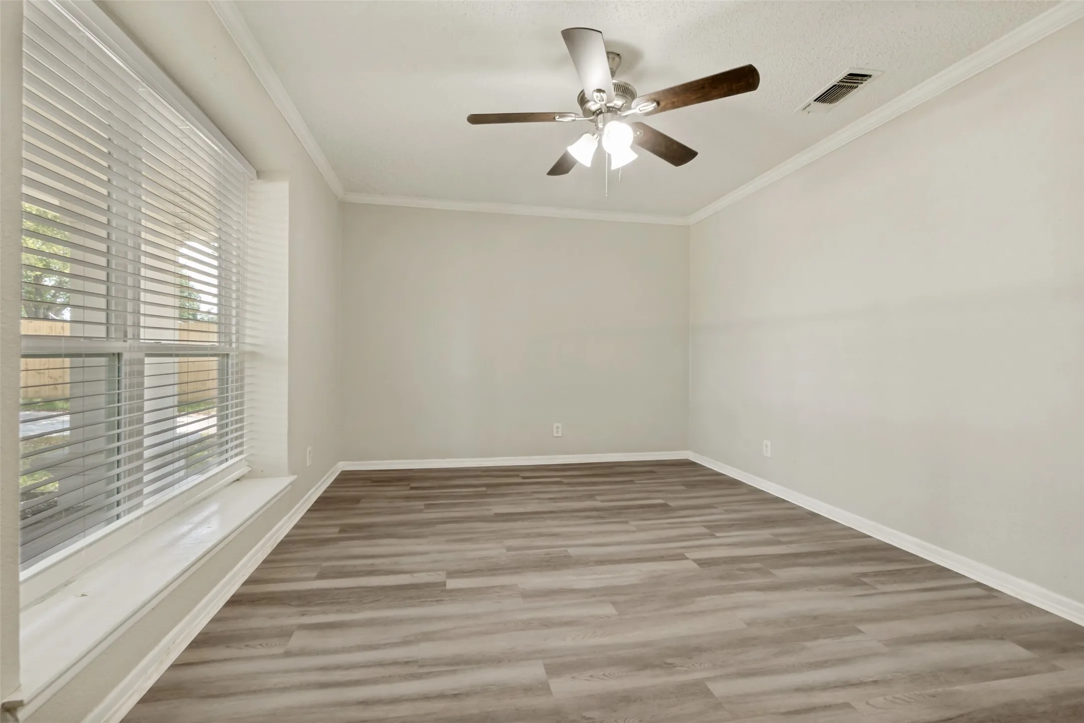 Single Family Residence For Sale in Dallas County , 1317 Mount Vernon Drive, Mesquite, Texas 75149, 4 Bedrooms, 2 Bathrooms, 2 Garage spaces, 2,317 Sqft, built in 1968, Price $360,000, mls#21283239, Real Estate Agent in Mesquite, Homes For Sale in Dallas county, Homes For Sale in Mesquite, Realtor in Mesquite Texas, Real Estate Brokerage Independent Realty Texas, Luminita Cordes Realtor