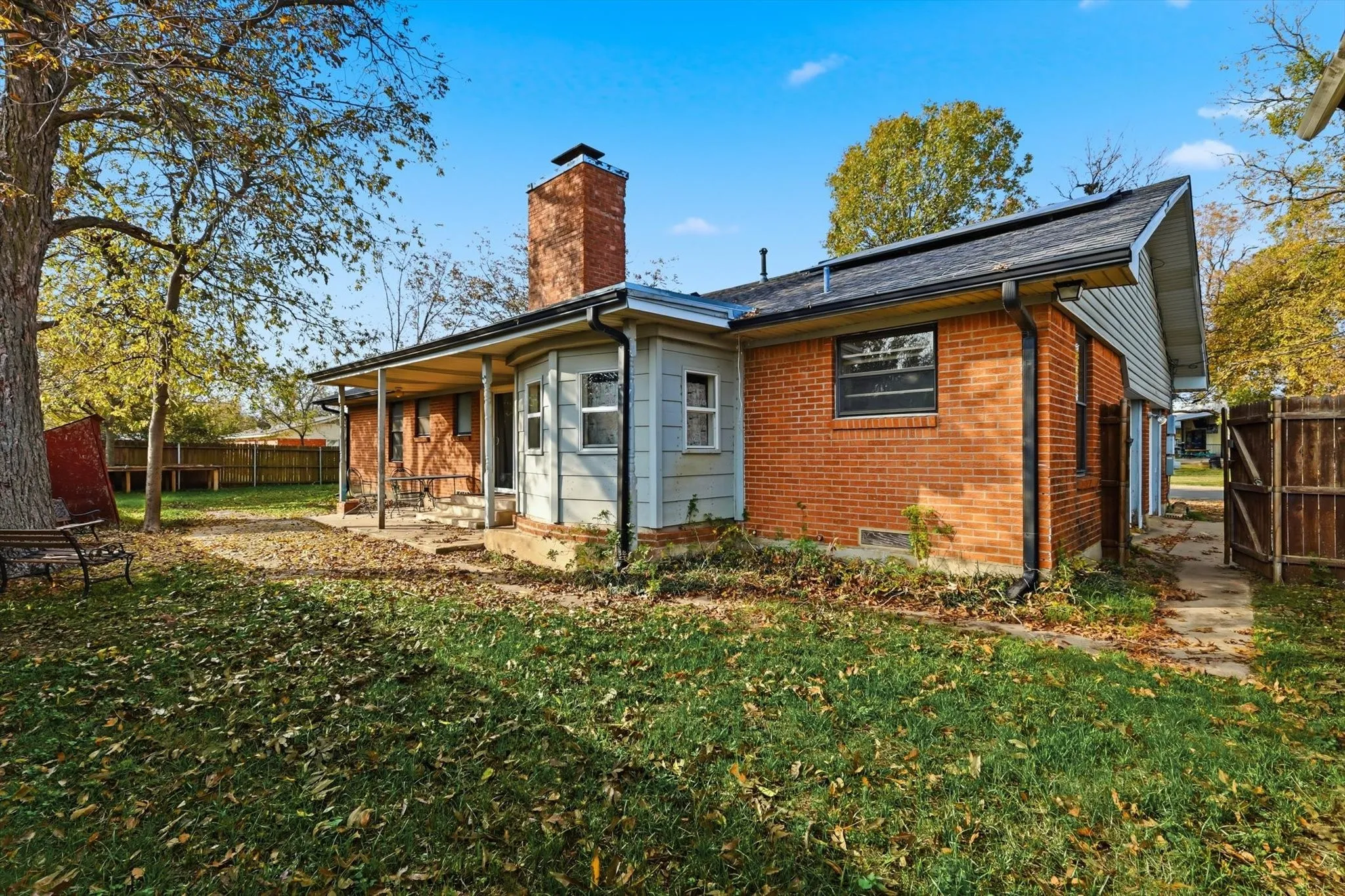Single Family Residence For Sale in Denton County , 612 N 10th Street, Sanger, Texas 76266, 3 Bedroom, 2 Bathroom, 2 Garage spaces, 1,423 Sqft, built in 1969, Price $255,900, mls#21283293, Real Estate Agent in Sanger, Homes For Sale in Denton county, Homes For Sale in Sanger, Realtor in Sanger Texas, Real Estate Brokerage Independent Realty Texas, Luminita Cordes Realtor